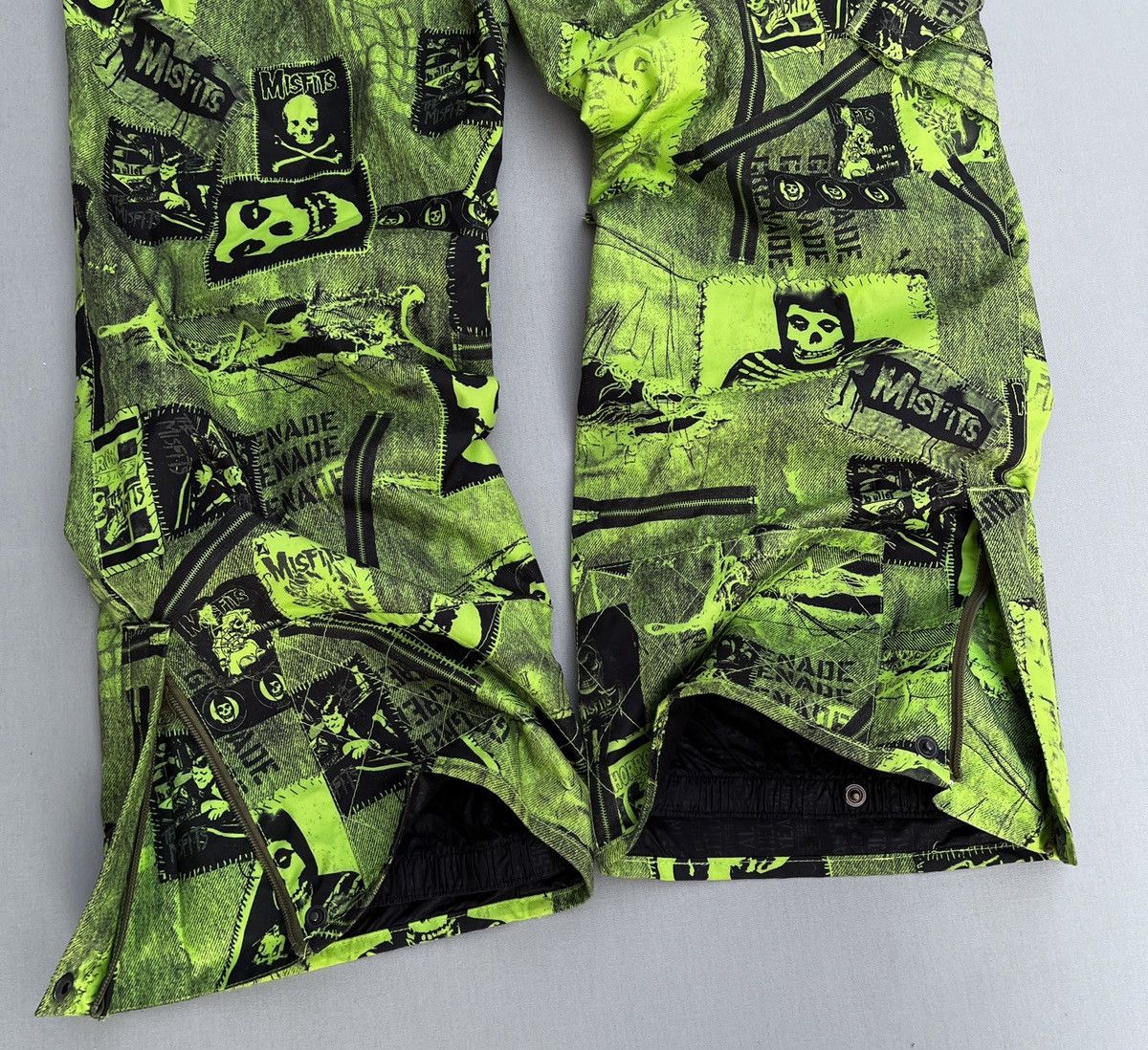 Misfits 🔥 Rare VTG MISFITS Full Print Wide Leg Cargo Pants Ski Size US 31 - 9 Thumbnail