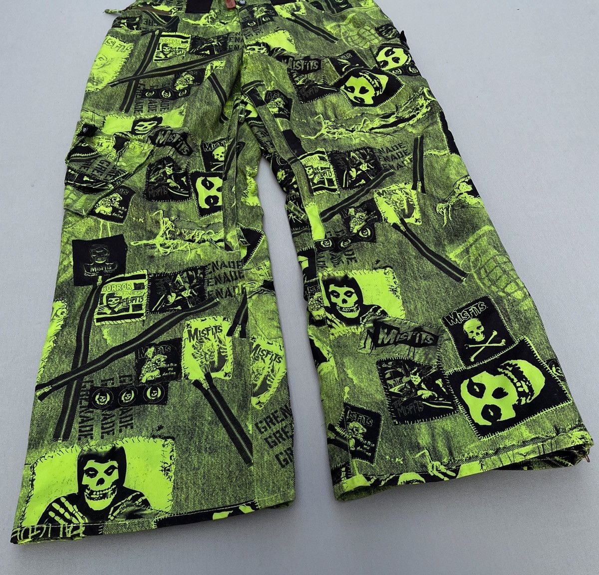 Misfits 🔥 Rare VTG MISFITS Full Print Wide Leg Cargo Pants Ski Size US 31 - 14 Thumbnail