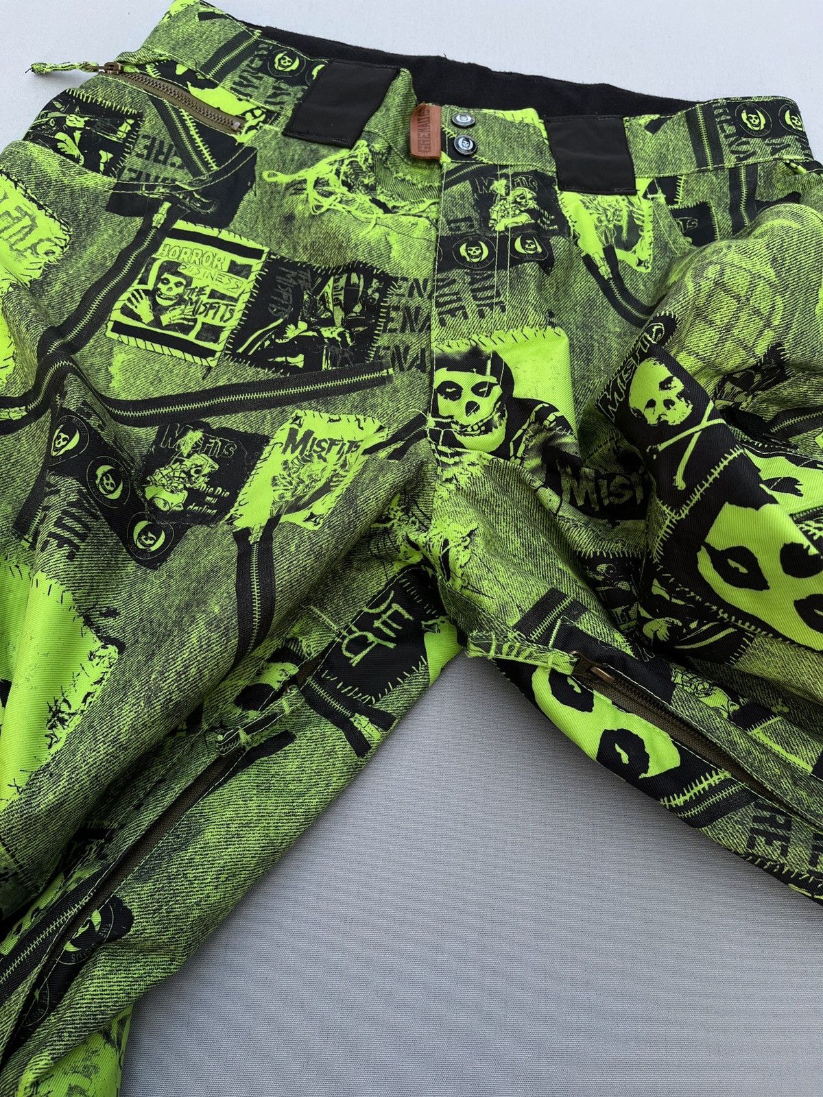 Misfits 🔥 Rare VTG MISFITS Full Print Wide Leg Cargo Pants Ski Size US 31 - 11 Thumbnail