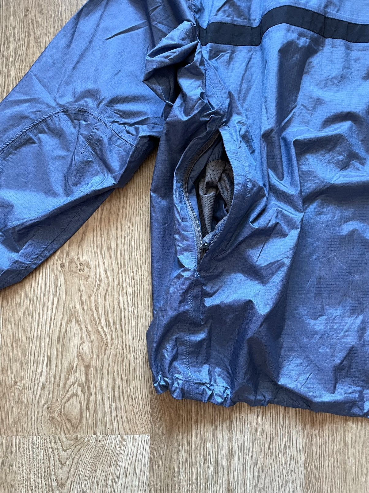 Nike Vintage 90s Nike Nylon Reflective Windbreaker Track Jacket Size US M / EU 48-50 / 2 - 19 Thumbnail