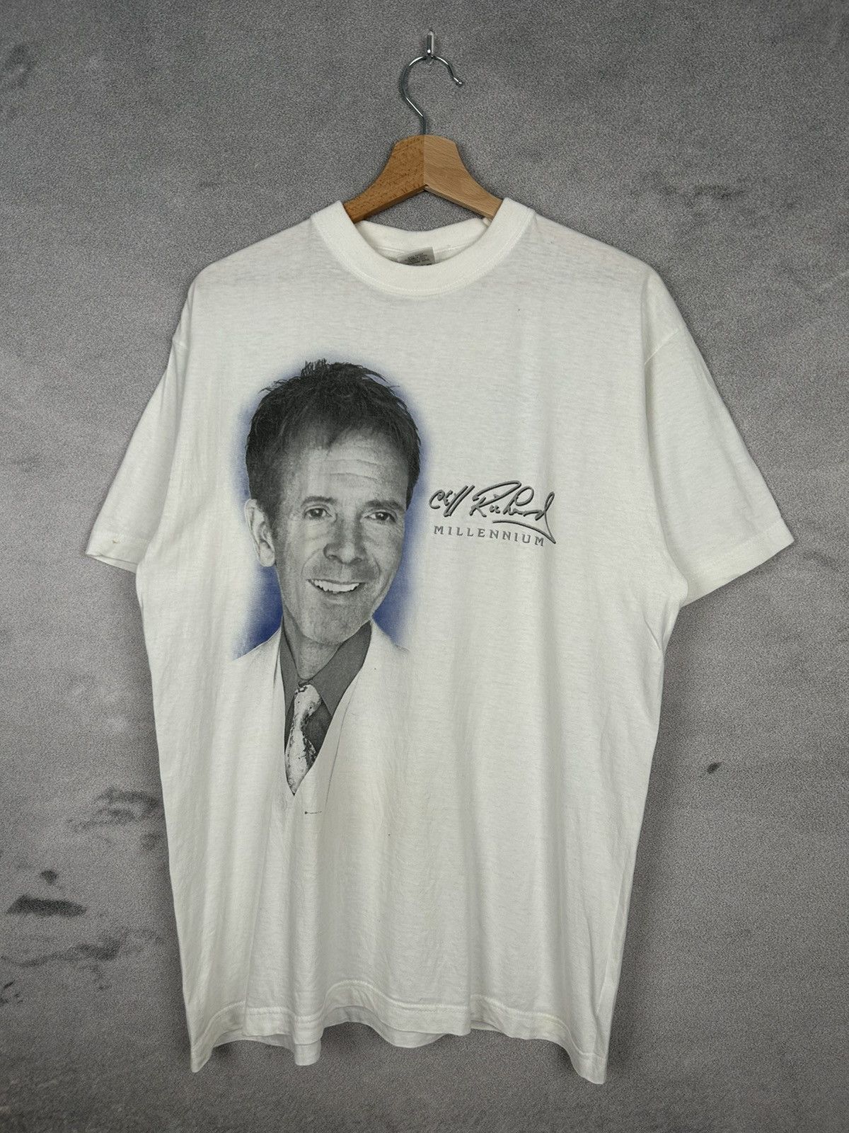Band Tees × Vintage Vintage Cliff Richard Millennium Band Tee Music Art Size US L / EU 52-54 / 3 - 1 Thumbnail