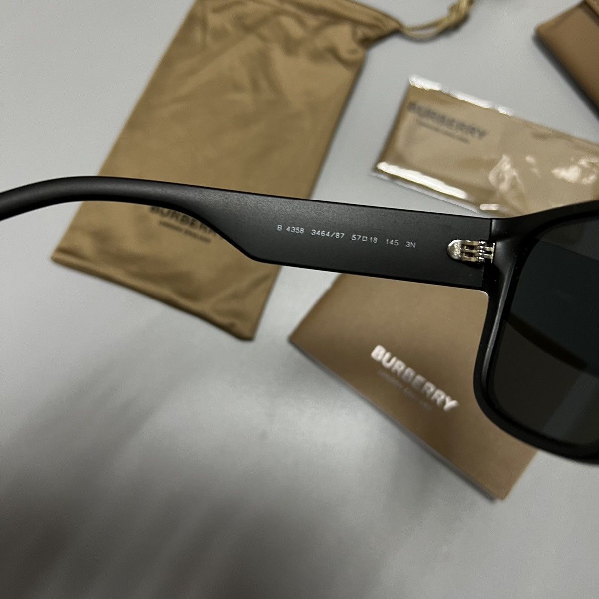 Burberry NEW Burberry men’s sunglasses Size ONE SIZE - 8 Thumbnail