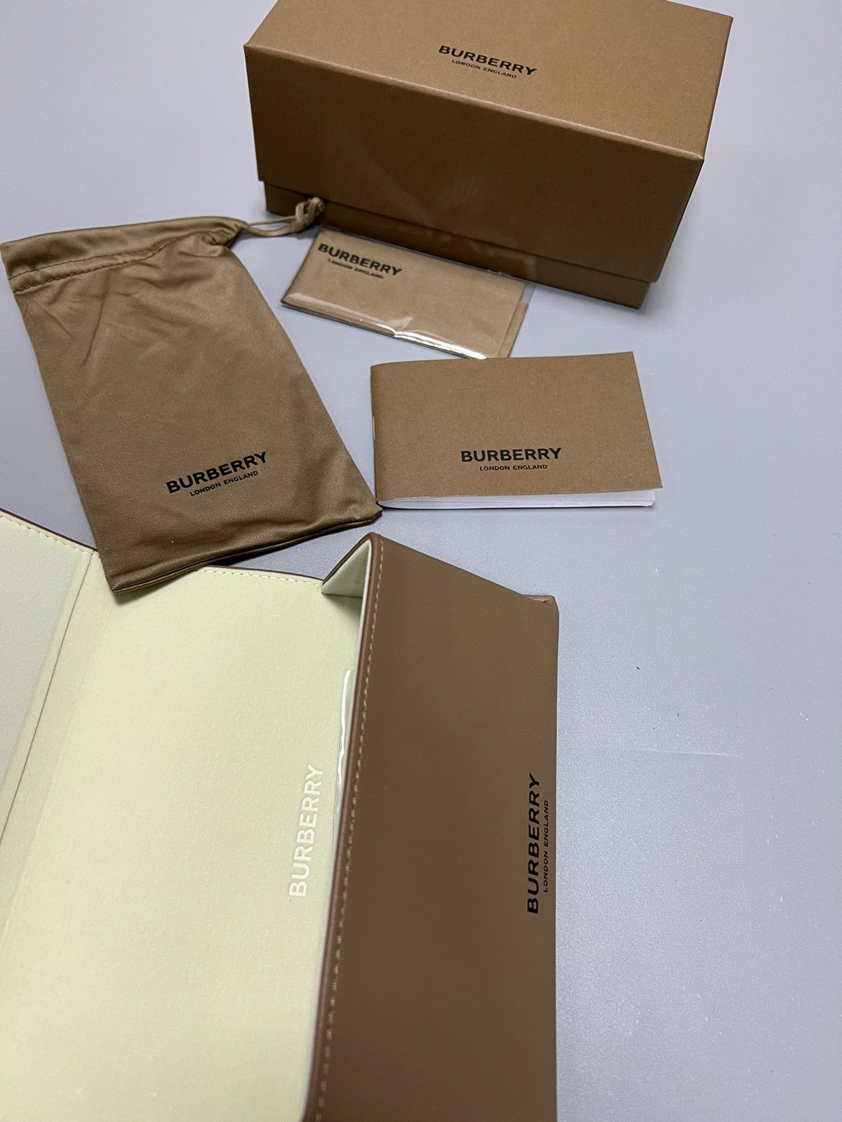 Burberry NEW Burberry men’s sunglasses Size ONE SIZE - 11 Thumbnail