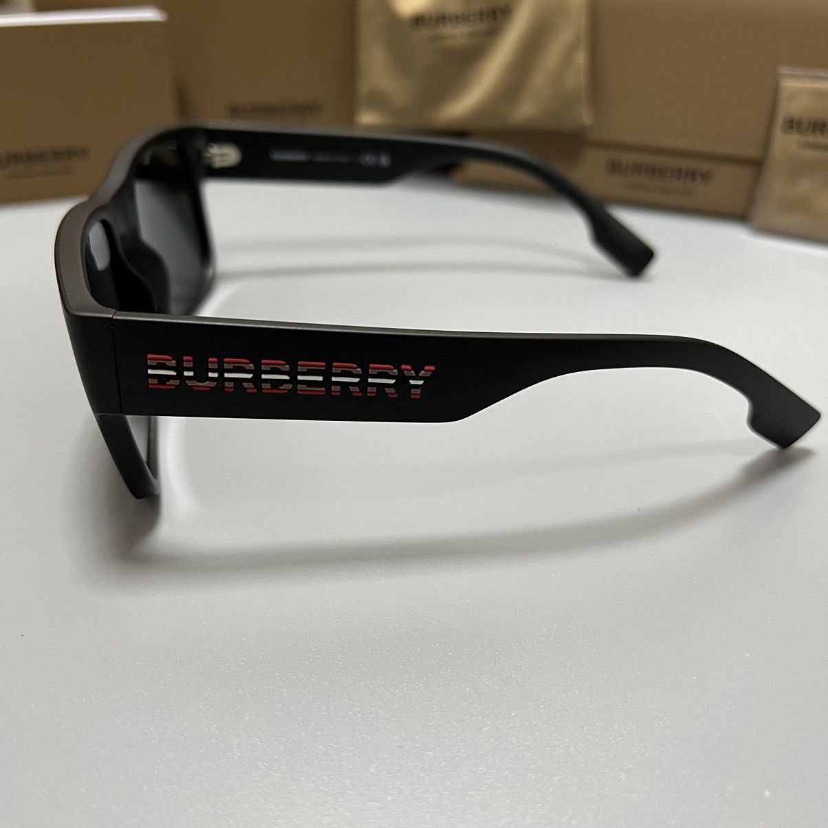 Burberry NEW Burberry men’s sunglasses Size ONE SIZE - 7 Thumbnail