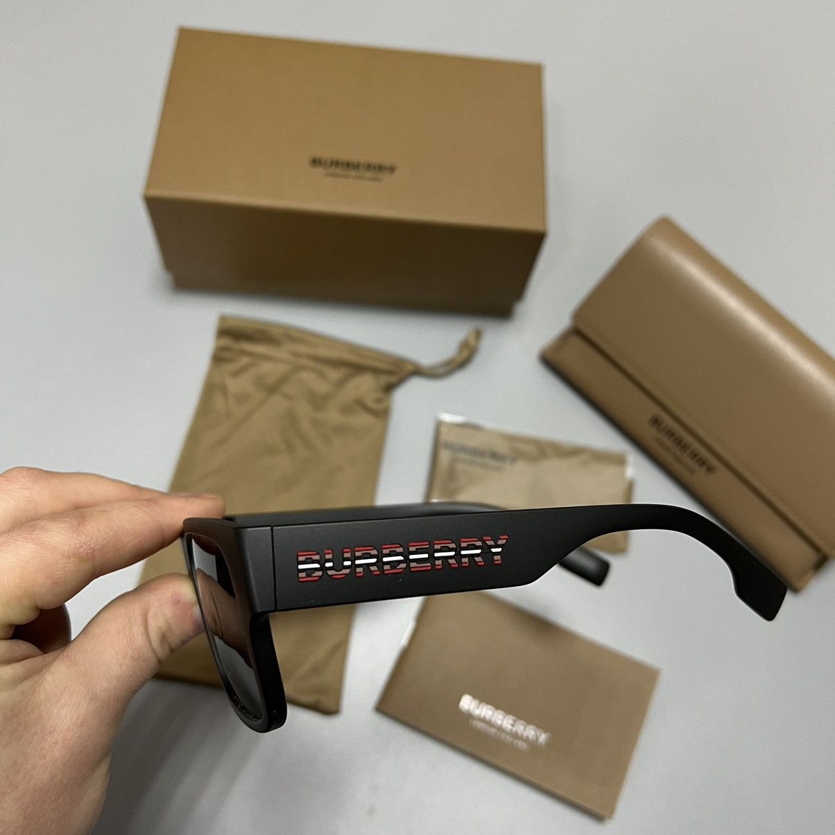 Burberry NEW Burberry men’s sunglasses Size ONE SIZE - 4 Thumbnail
