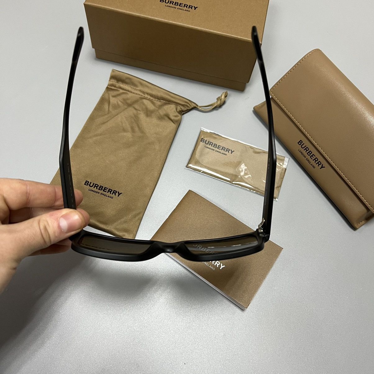 Burberry NEW Burberry men’s sunglasses Size ONE SIZE - 10 Thumbnail