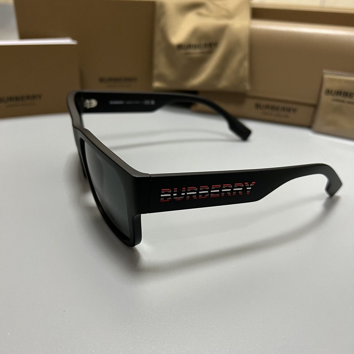 Burberry NEW Burberry men’s sunglasses Size ONE SIZE - 12 Thumbnail