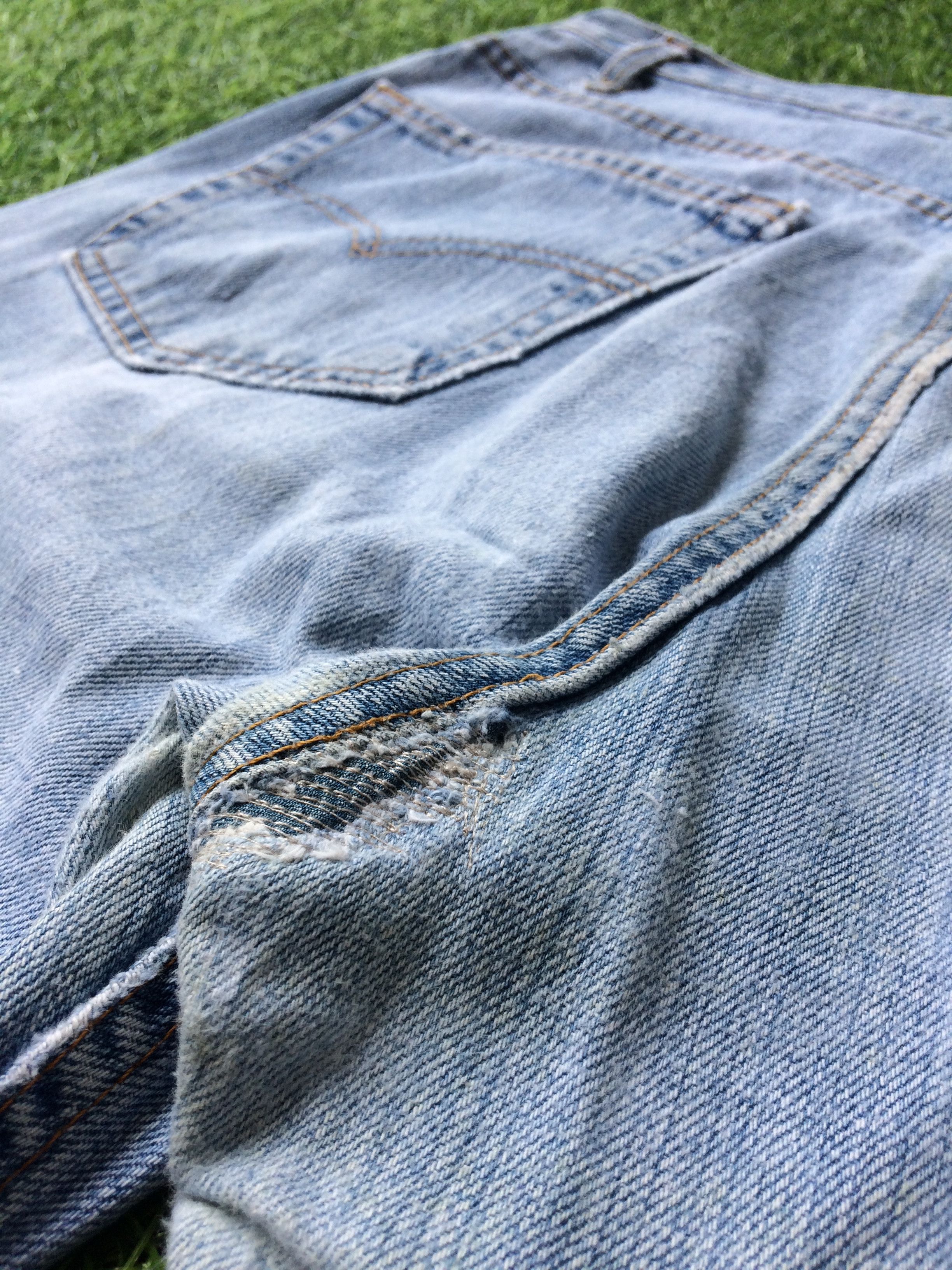 Levi's Vintage Distressed Levis 505 Ripped Jeans #B-348 Size US 35 - 10 Thumbnail