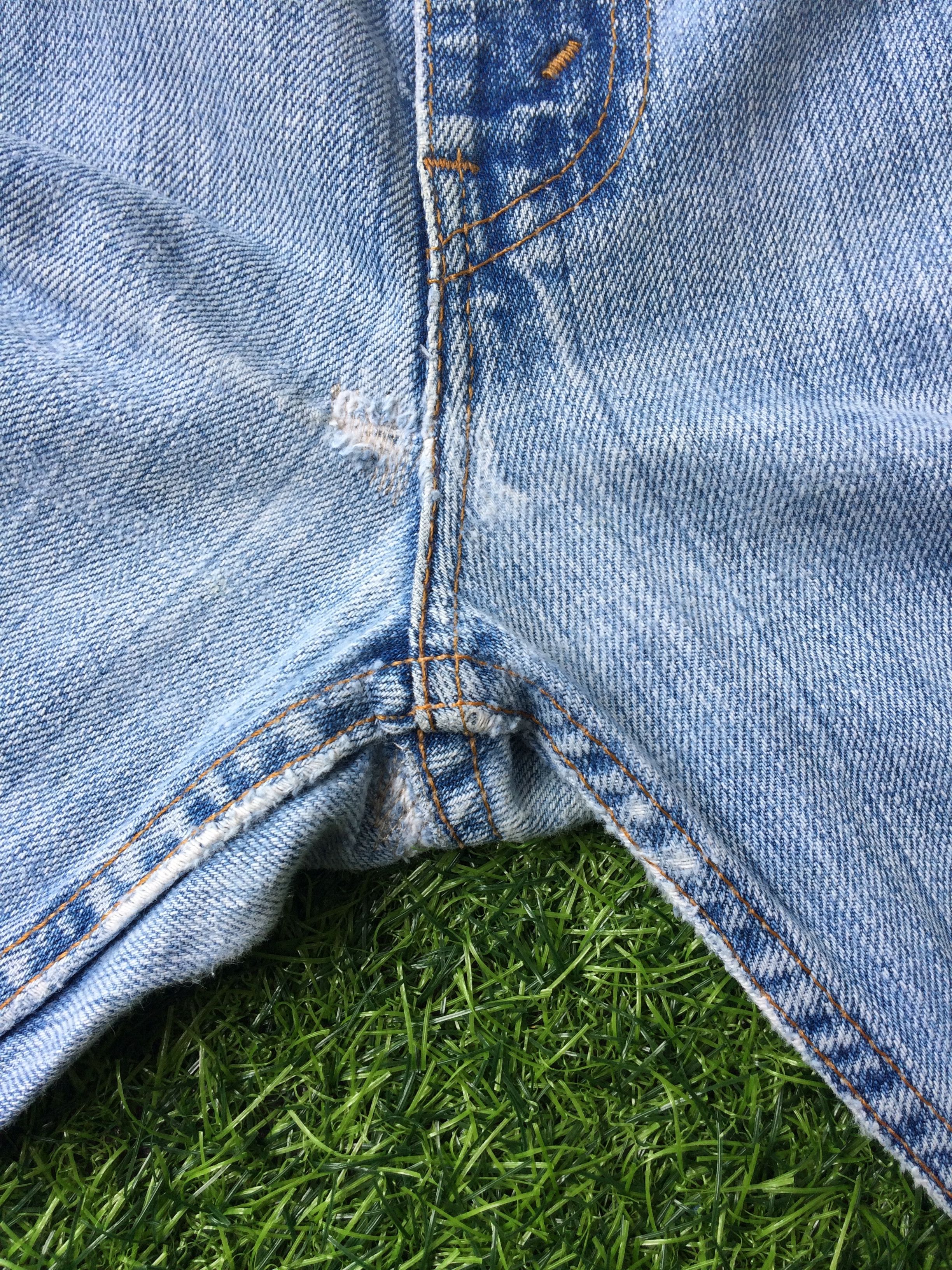 Levi's Vintage Distressed Levis 505 Ripped Jeans #B-348 Size US 35 - 4 Thumbnail