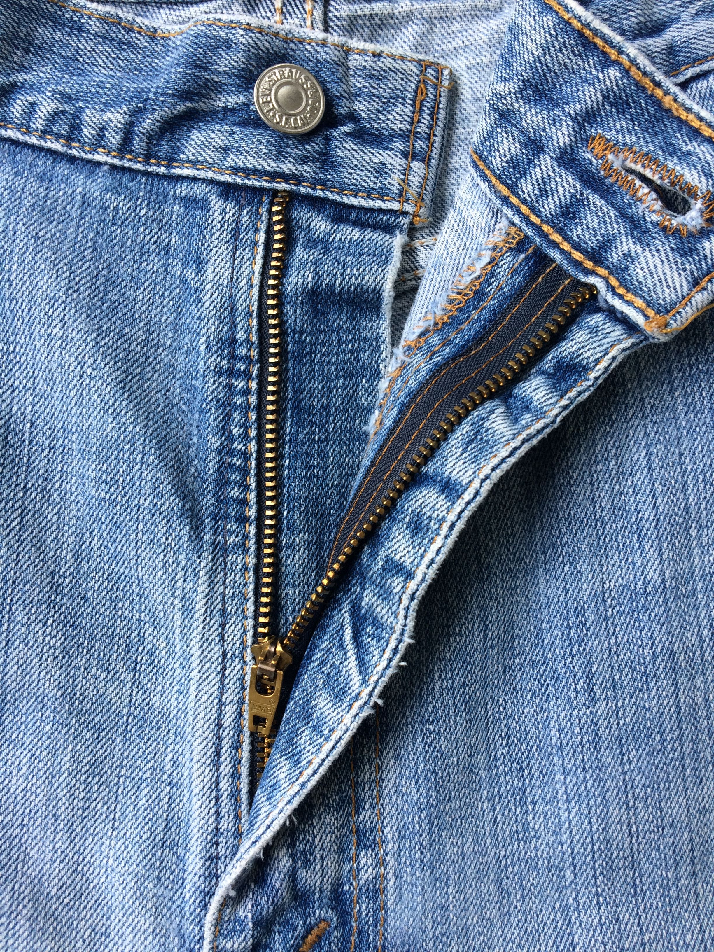 Levi's Vintage Distressed Levis 505 Ripped Jeans #B-348 Size US 35 - 3 Thumbnail