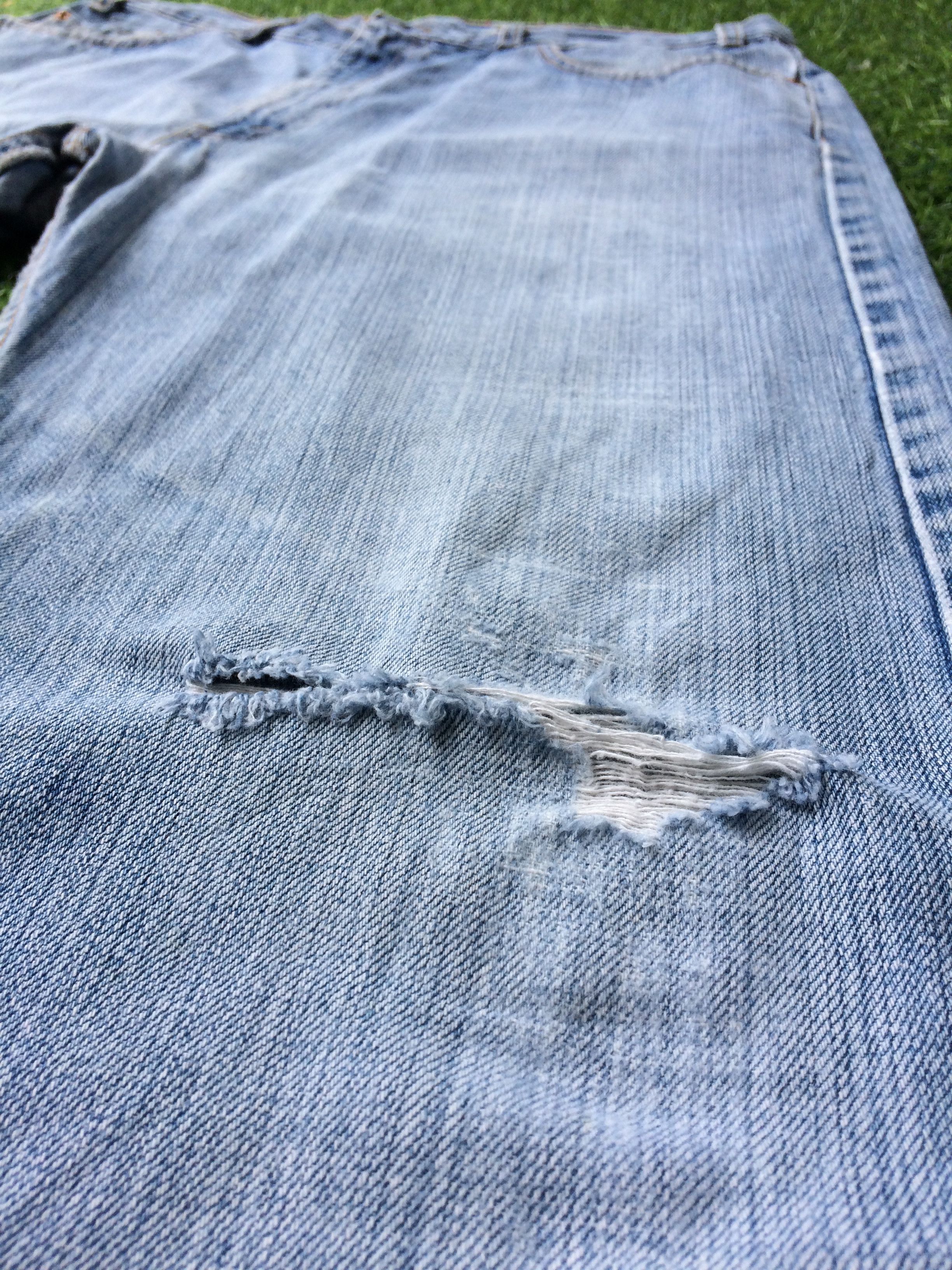 Levi's Vintage Distressed Levis 505 Ripped Jeans #B-348 Size US 35 - 6 Thumbnail