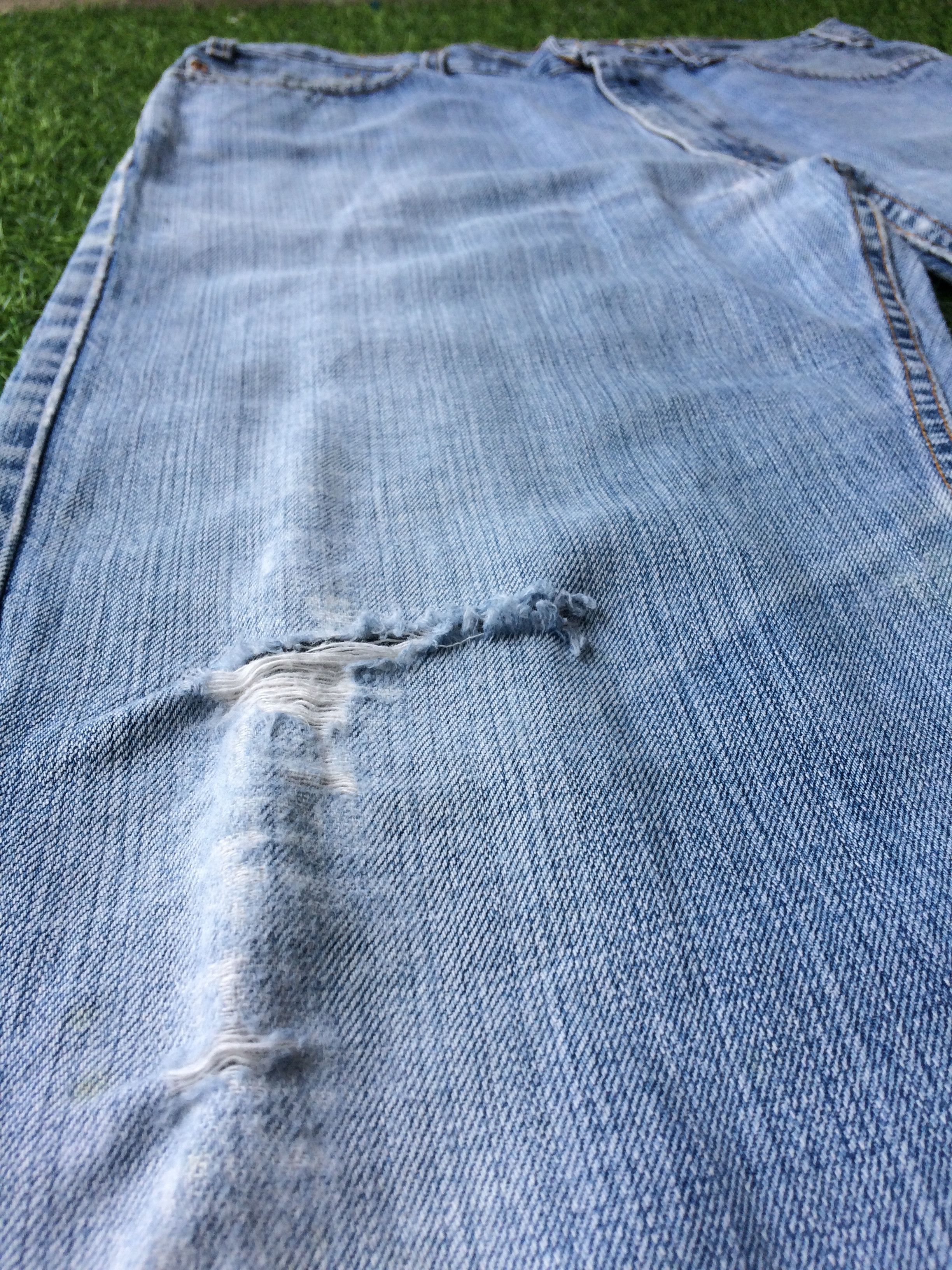 Levi's Vintage Distressed Levis 505 Ripped Jeans #B-348 Size US 35 - 5 Thumbnail