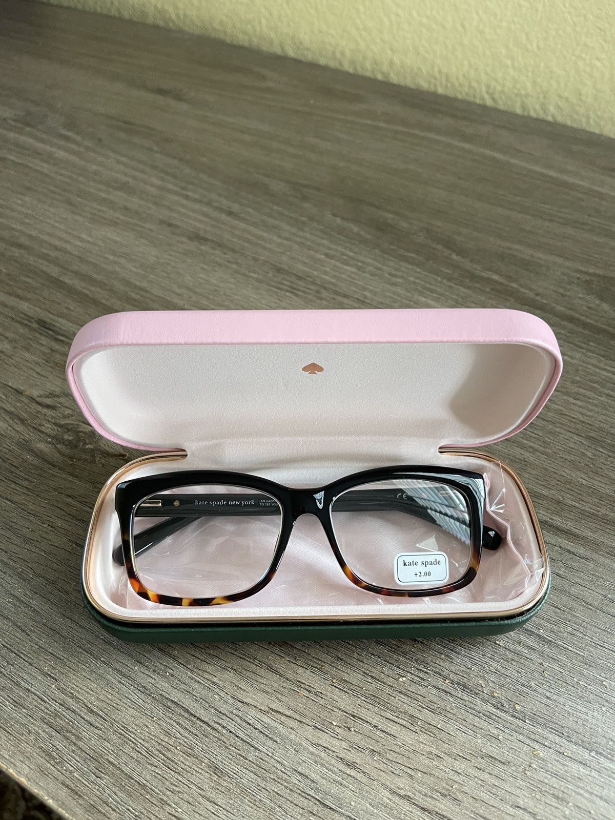 Kate Spade Reading Glasses +2.5 sold with Case