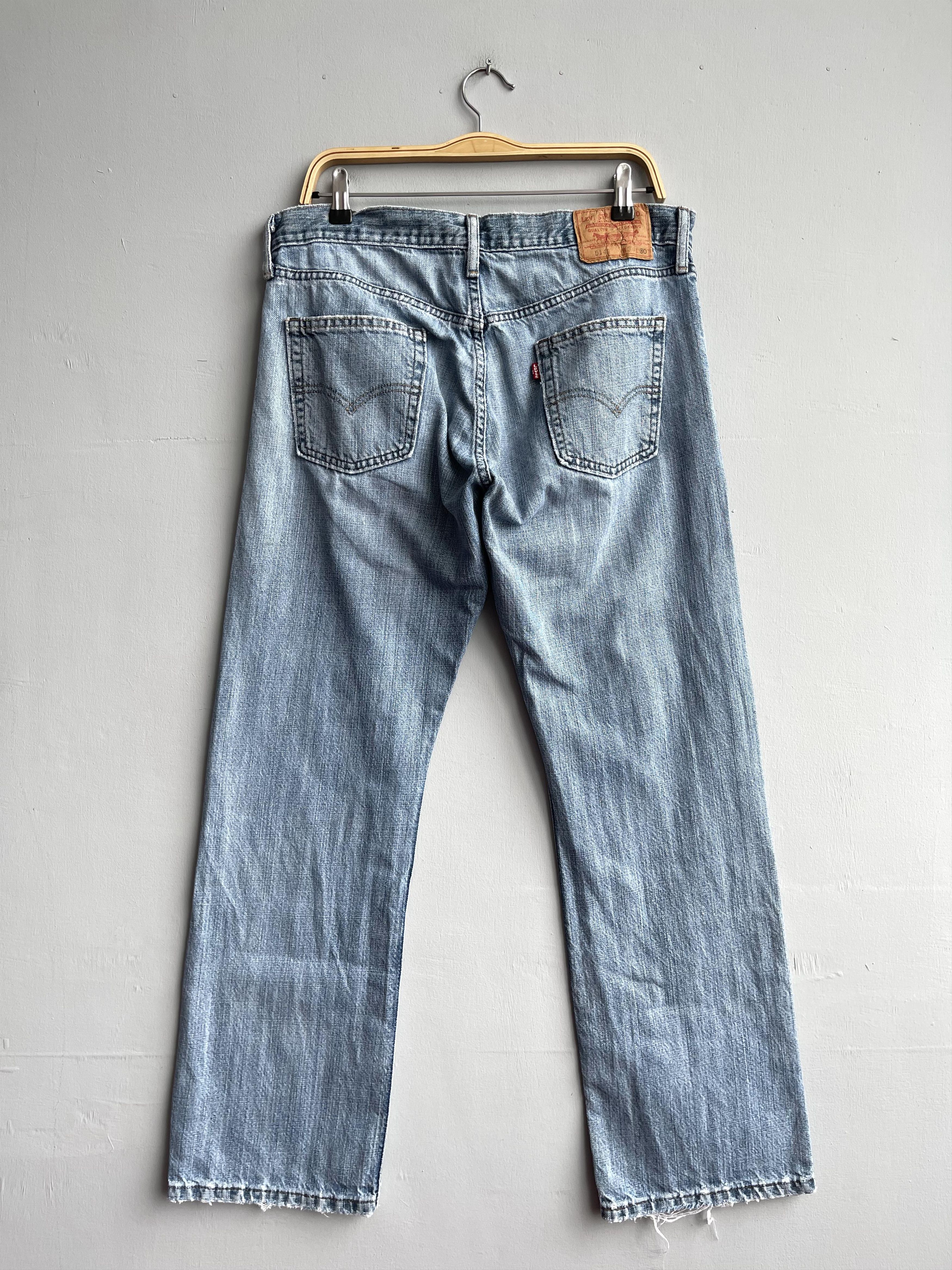 W35 L29 Vintage Levis 514 Distressed Dirty Ripped Jeans