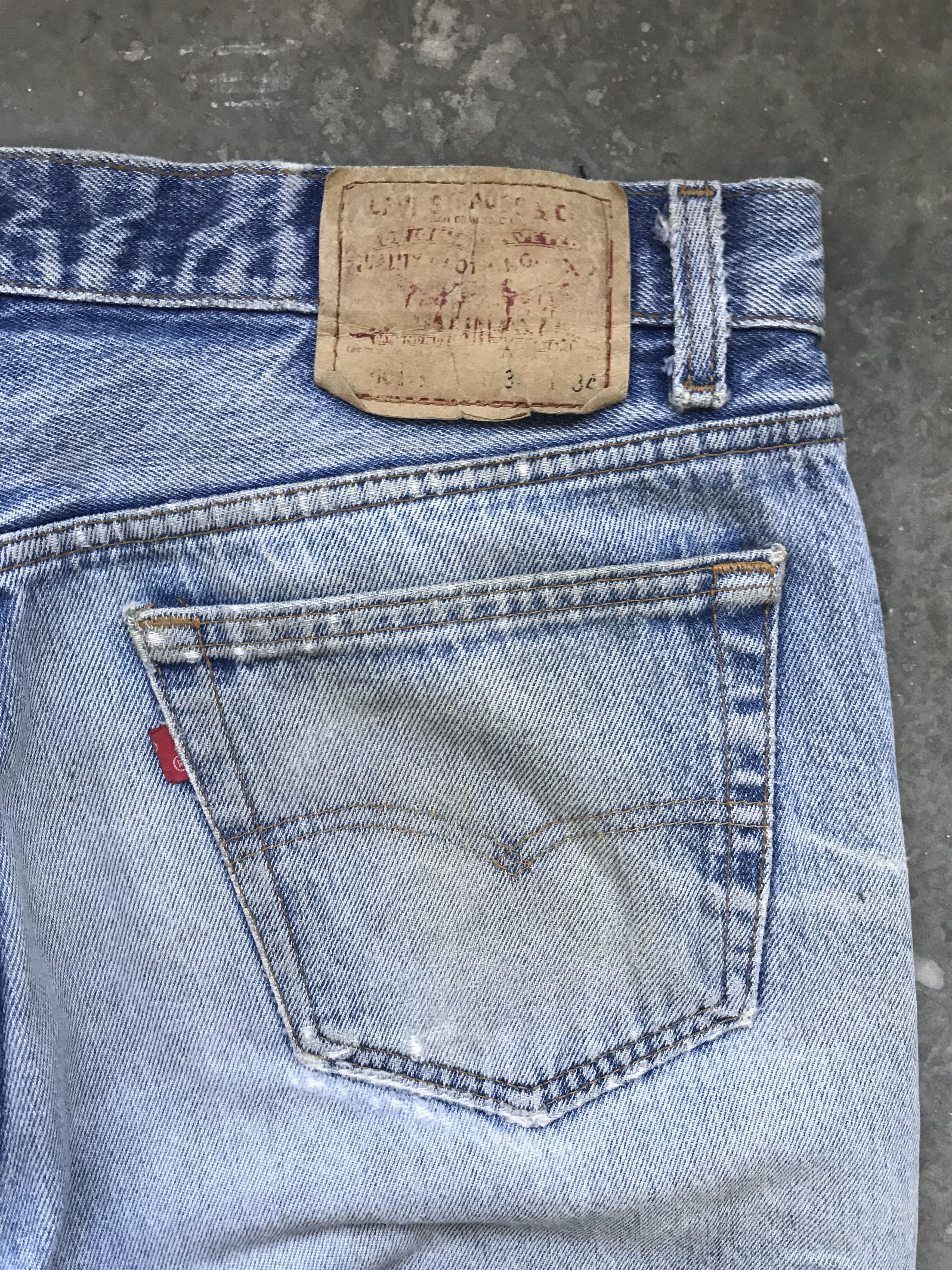 Levi's × Vintage VLEV3 - Vintage 90s Levis 501xx USA Distresed Denim Size US 33 - 13 Thumbnail