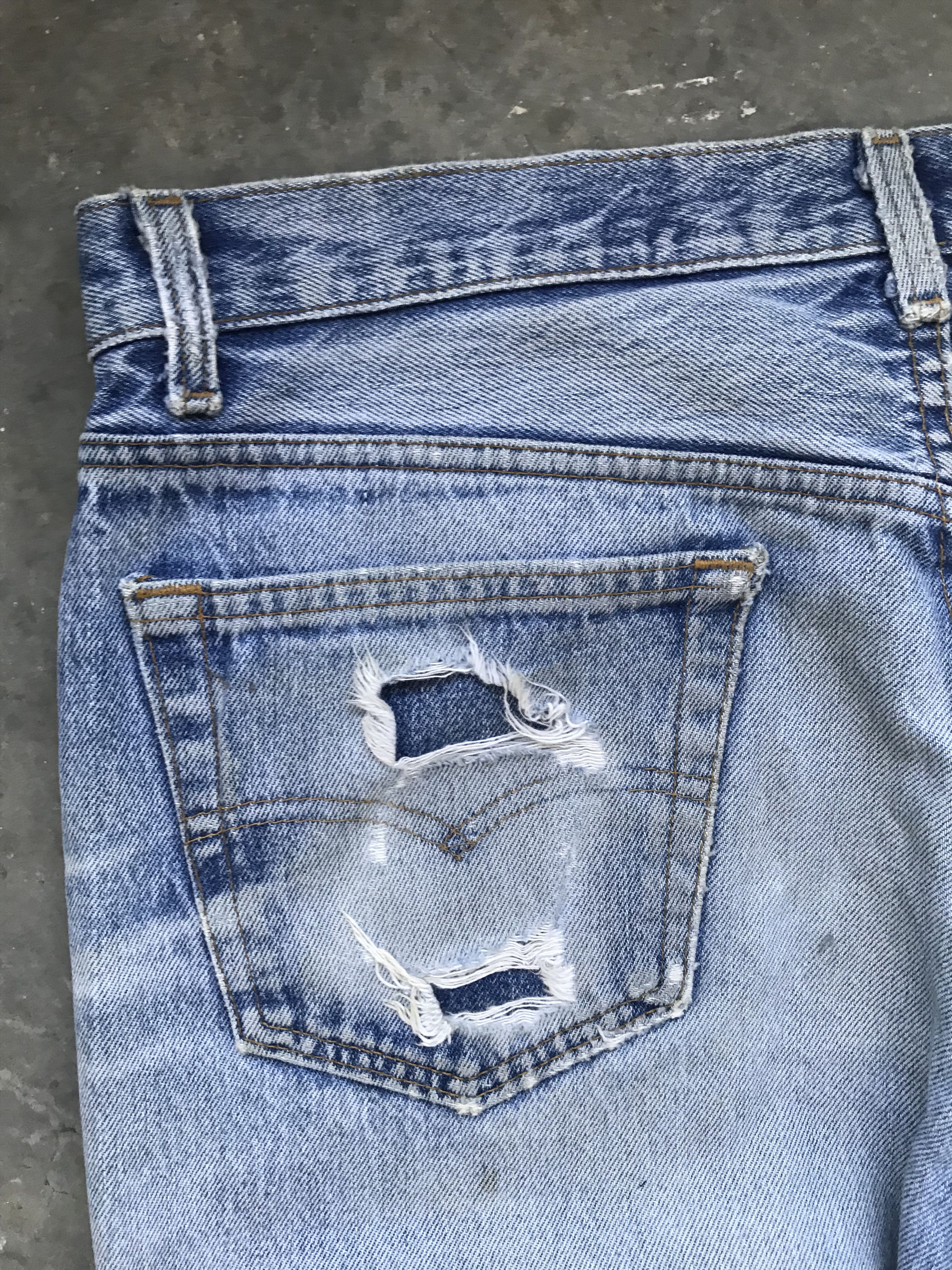 Levi's × Vintage VLEV3 - Vintage 90s Levis 501xx USA Distresed Denim Size US 33 - 12 Thumbnail