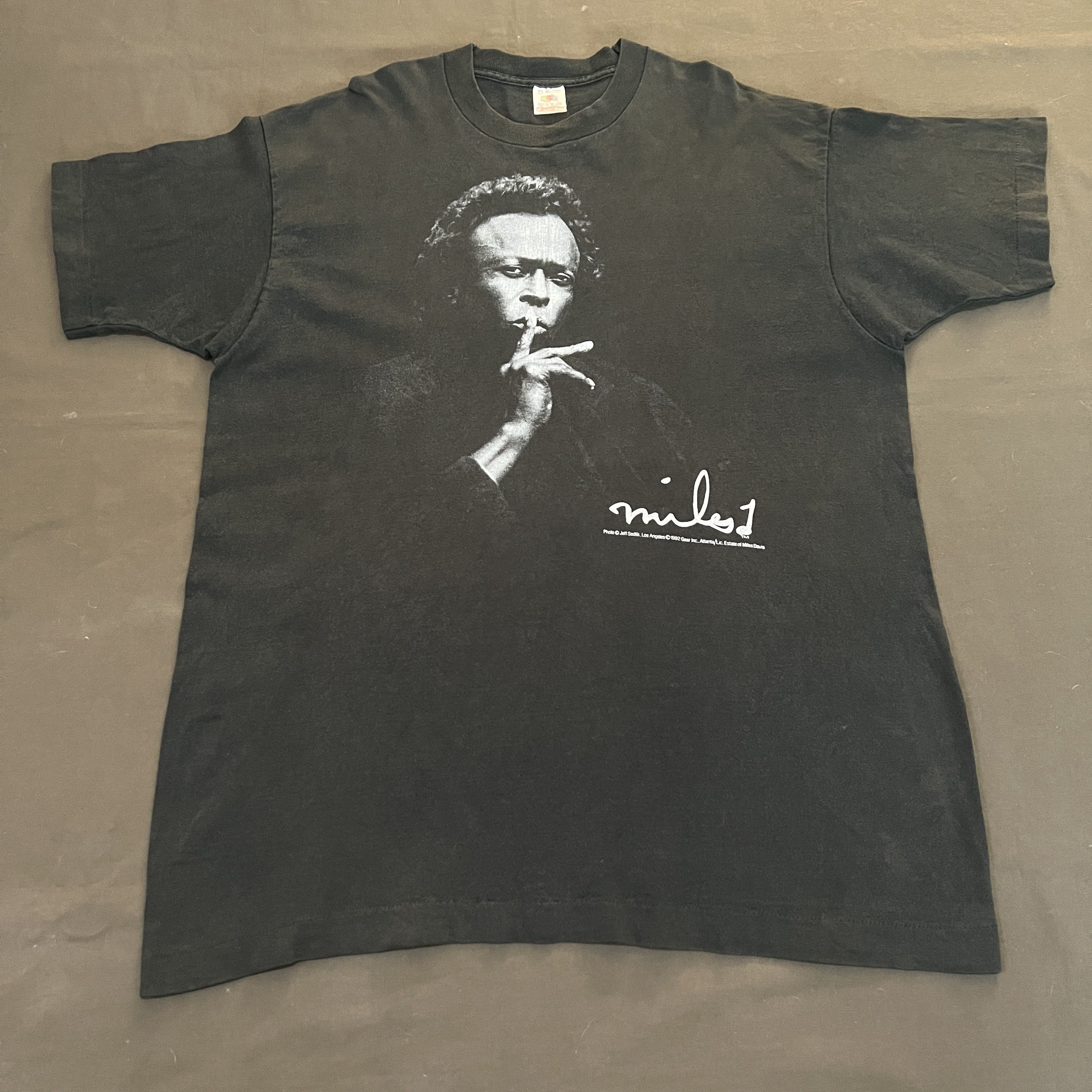 Vintage 90s Miles Davis By Jeff Sedlik portraits Jazz Tee XL Faded Size US XL / EU 56 / 4 - 1 Thumbnail