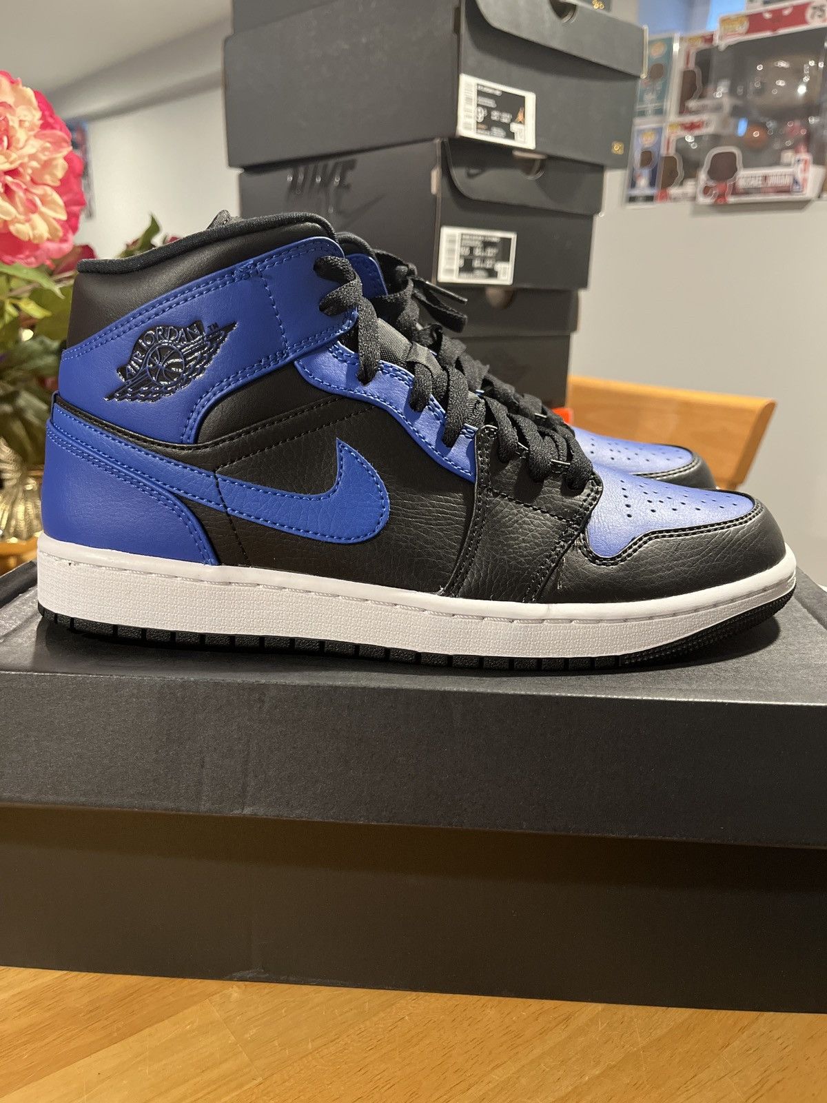 Jordan Brand Air Jordan 1 mid “hyper royal” Size US 9.5 / EU 42-43 - 5 Thumbnail