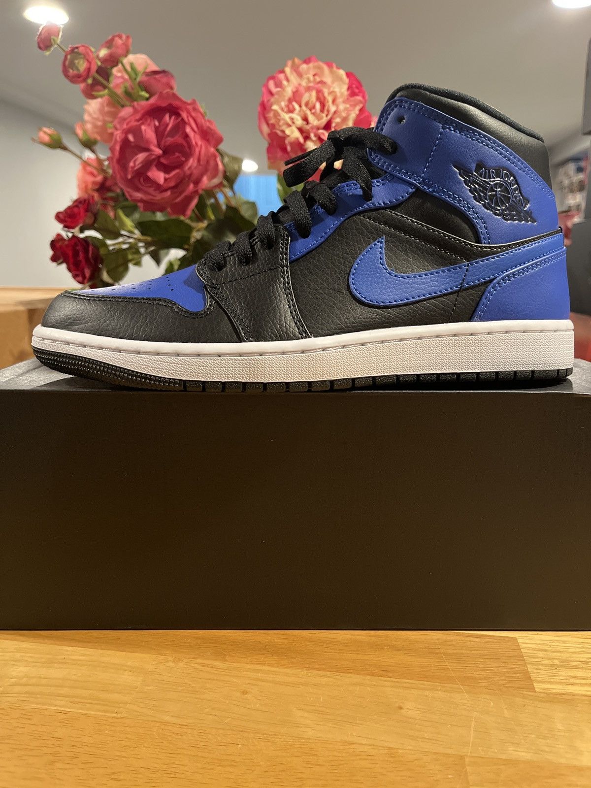 Jordan Brand Air Jordan 1 mid “hyper royal” Size US 9.5 / EU 42-43 - 3 Thumbnail
