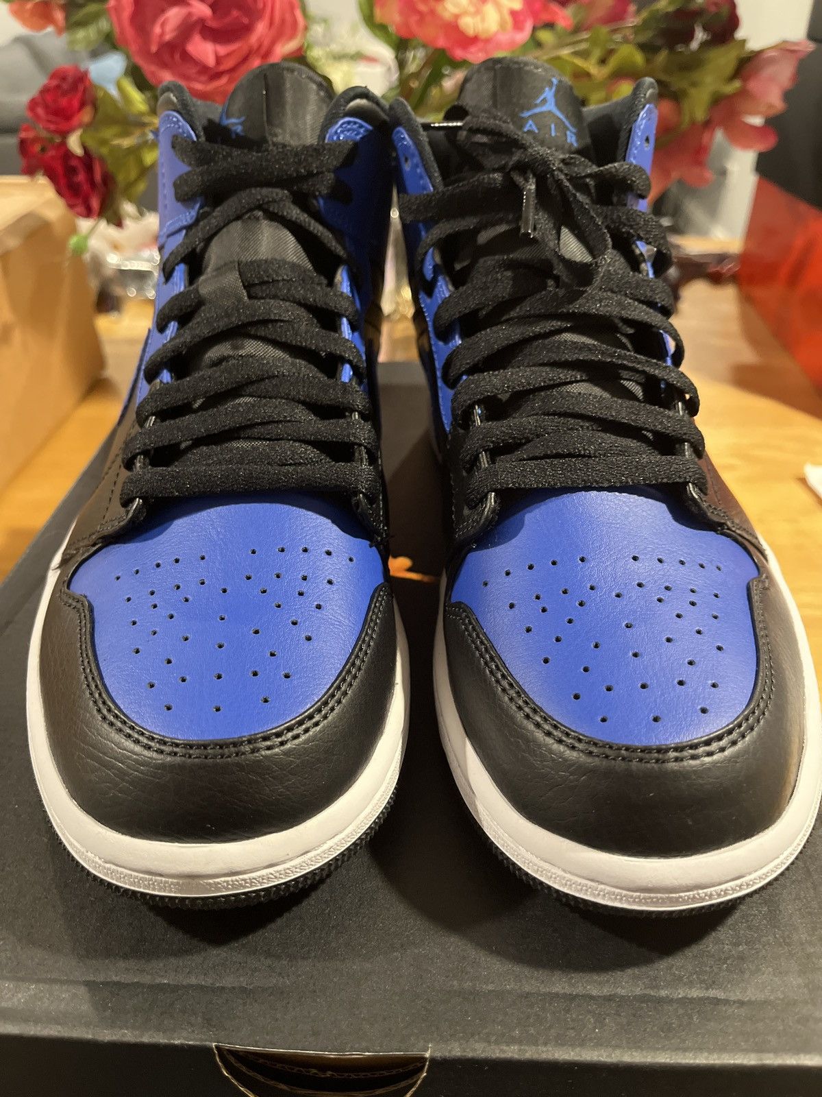 Jordan Brand Air Jordan 1 mid “hyper royal” Size US 9.5 / EU 42-43 - 6 Thumbnail