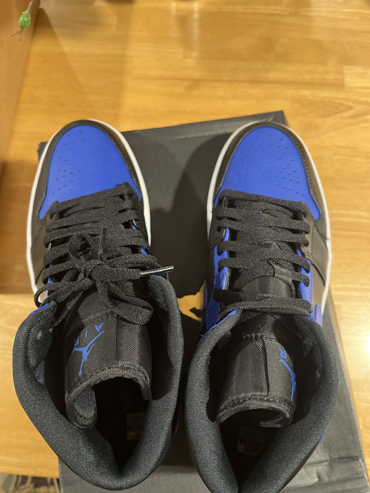 Jordan Brand Air Jordan 1 mid “hyper royal” Size US 9.5 / EU 42-43 - 9 Thumbnail