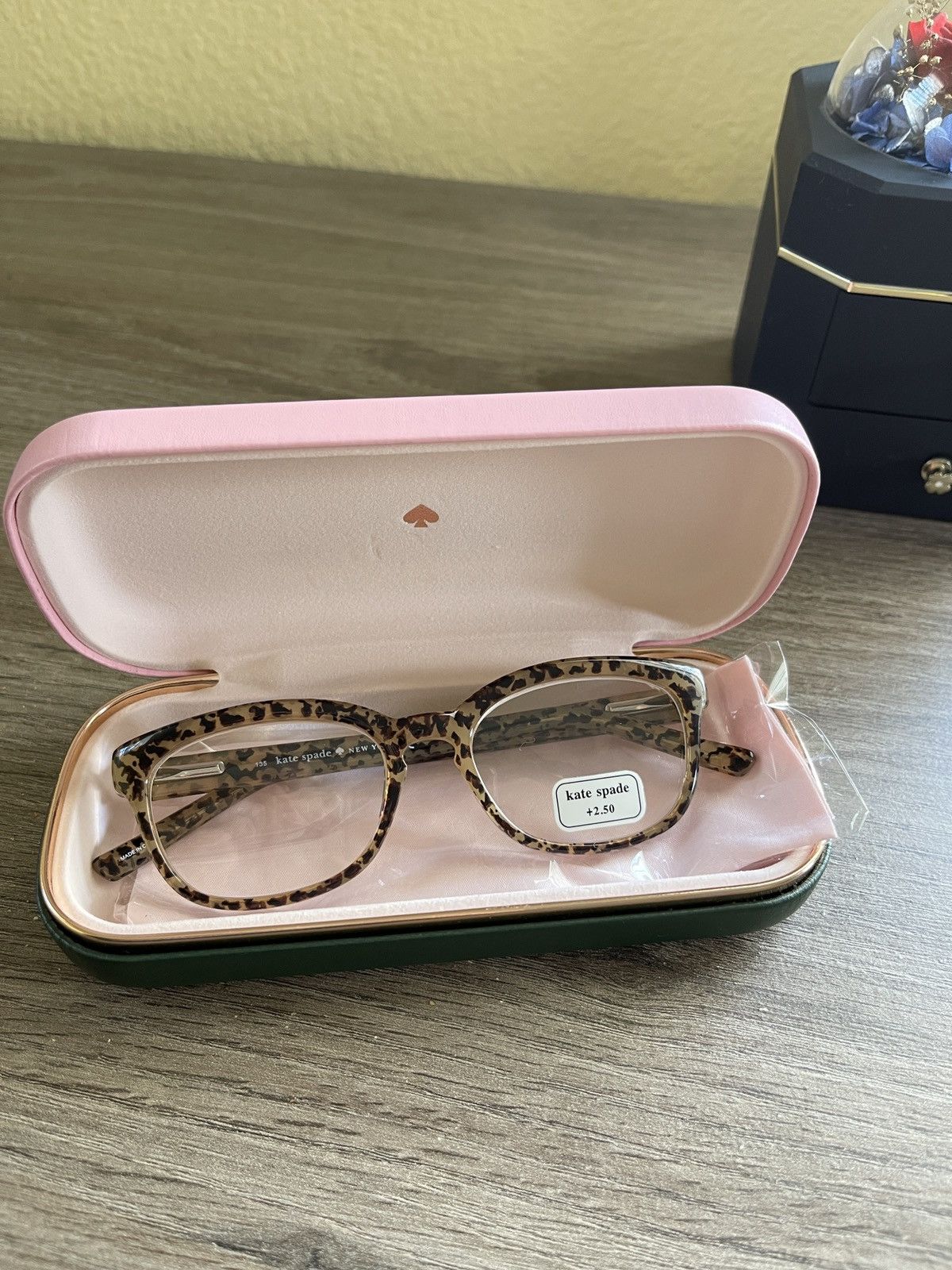 Kate spade Tabby 50MM Square Reading Glasses hotsell 2.5 avail New with case/clothes