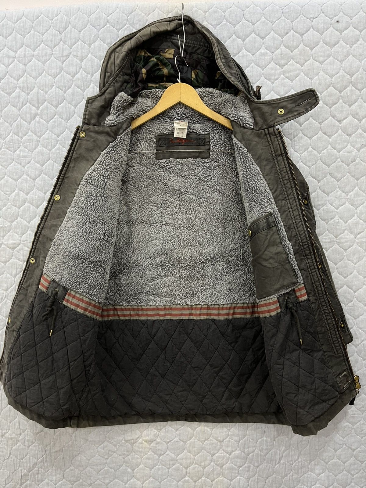True Religion W. VINTAGE TRUE RELIGION DISTRESSED HOODIE JACKET Size US M / EU 48-50 / 2 - 5 Thumbnail