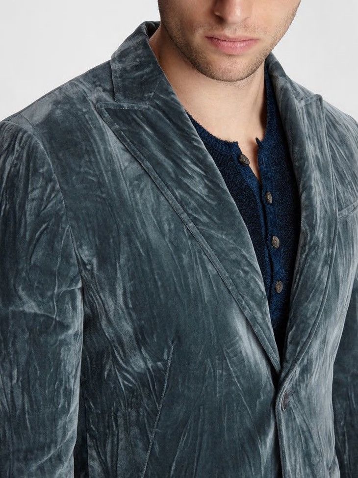 Crushed velvet jacket. 48