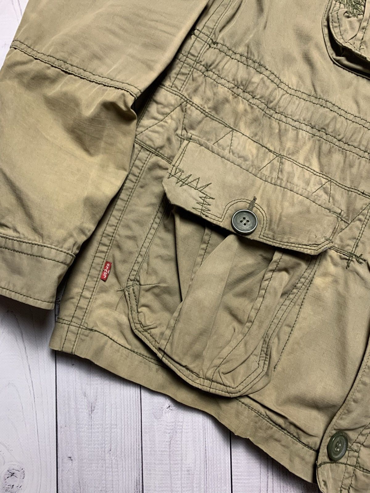 Levi's Vintage Clothing Vintage Levis denim jacket rare multi pocket distressed Y2K Size US L / EU 52-54 / 3 - 3 Thumbnail