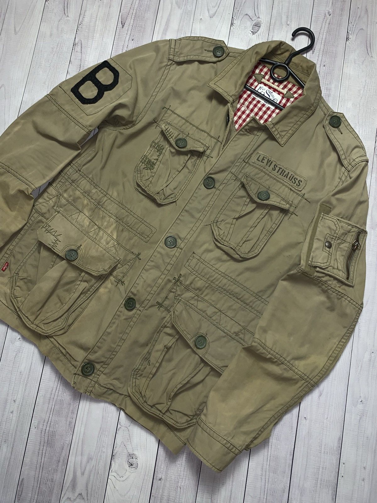 Levi's Vintage Clothing Vintage Levis denim jacket rare multi pocket distressed Y2K Size US L / EU 52-54 / 3 - 2 Thumbnail