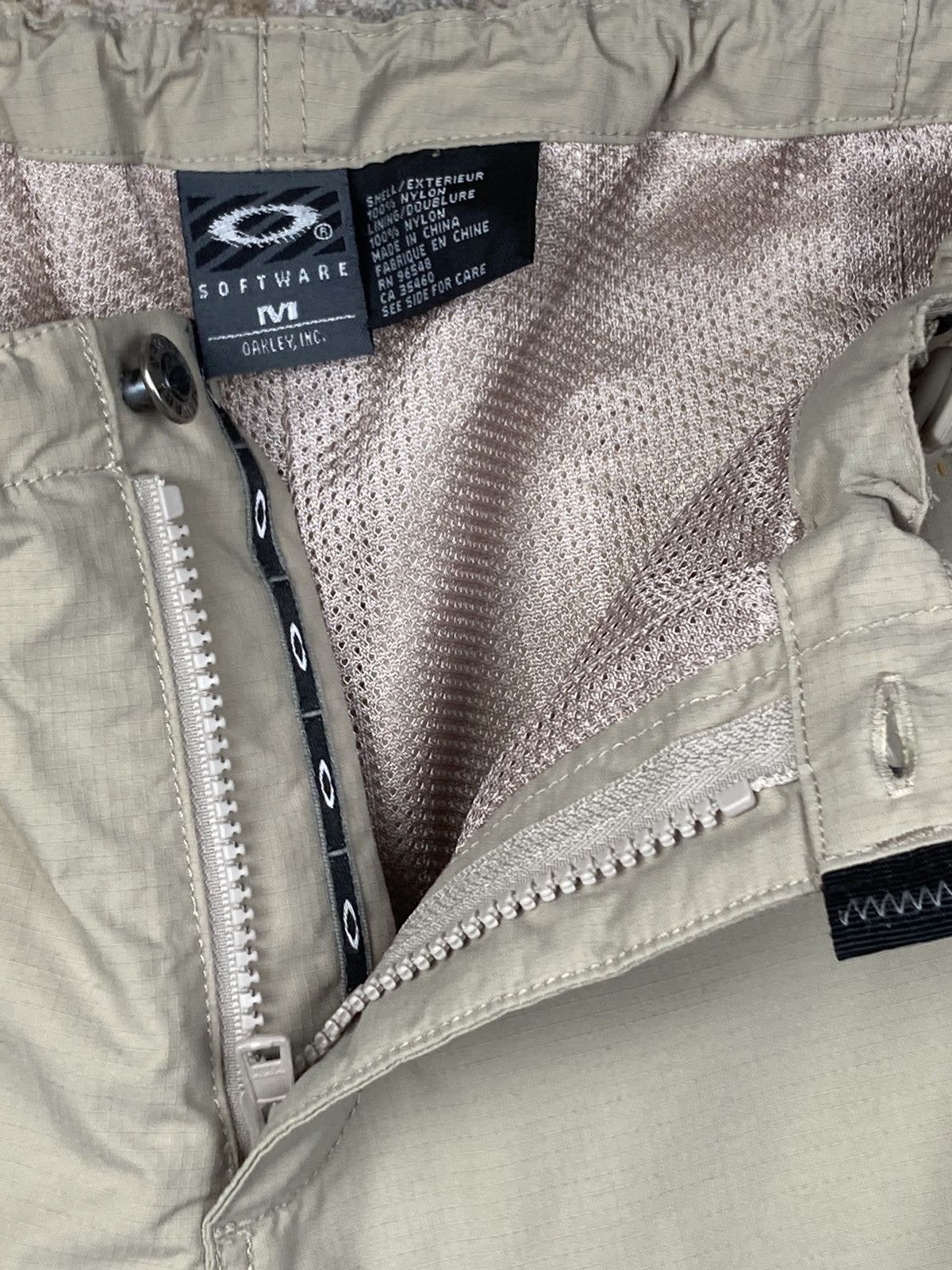 Oakley Vintage Oakley multi pocket nylon cargo shorts Size US 32 / EU 48 - 14 Thumbnail