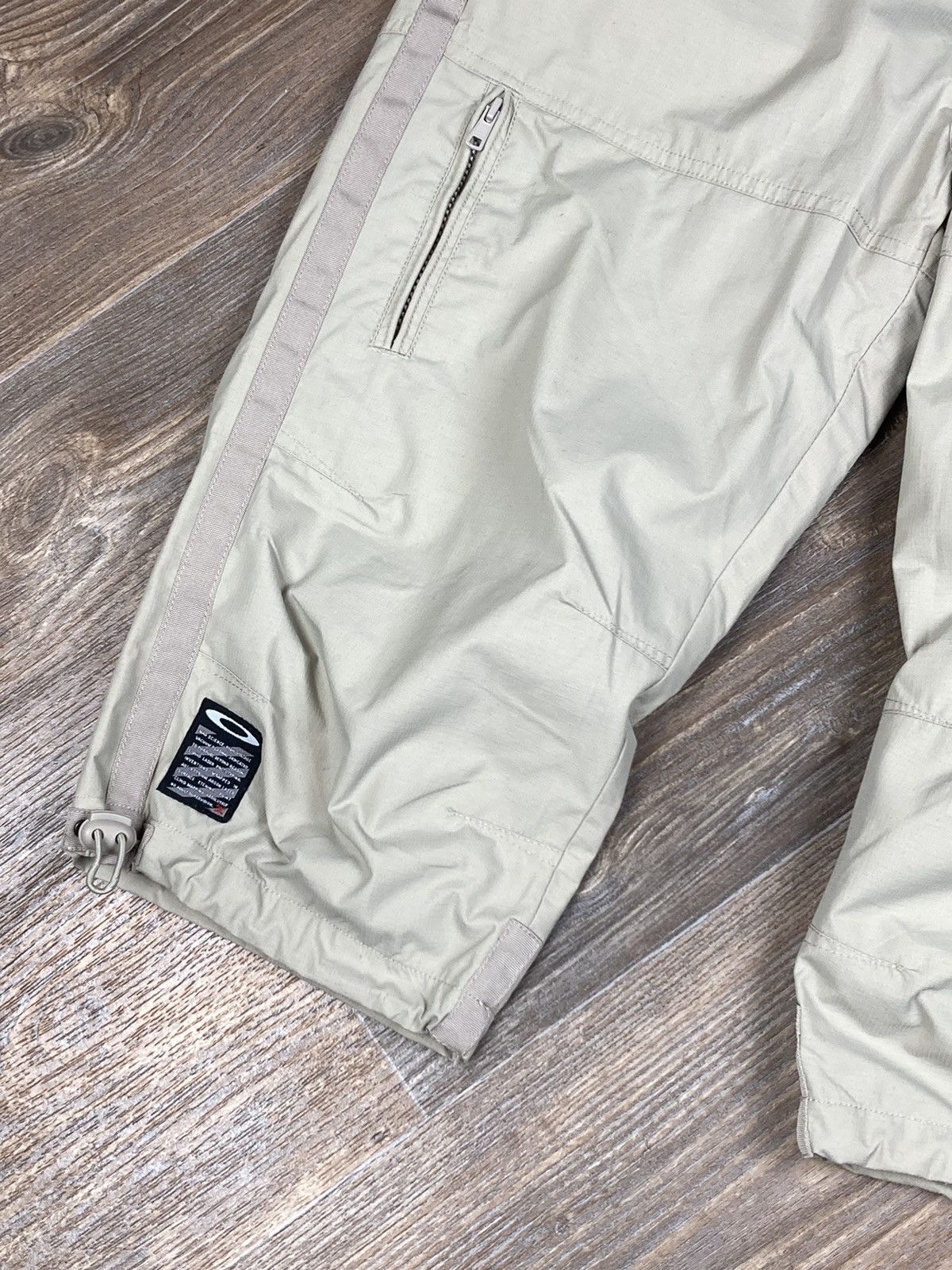Oakley Vintage Oakley multi pocket nylon cargo shorts Size US 32 / EU 48 - 4 Thumbnail