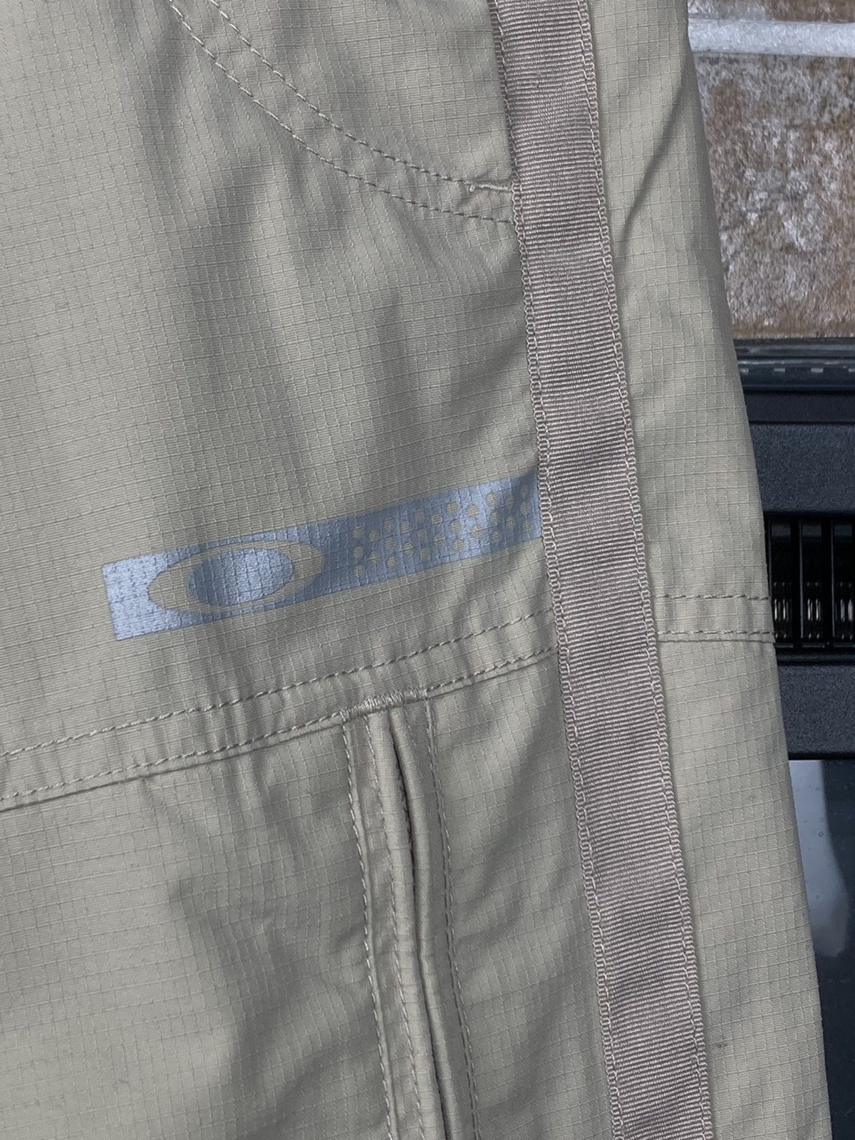 Oakley Vintage Oakley multi pocket nylon cargo shorts Size US 32 / EU 48 - 11 Thumbnail