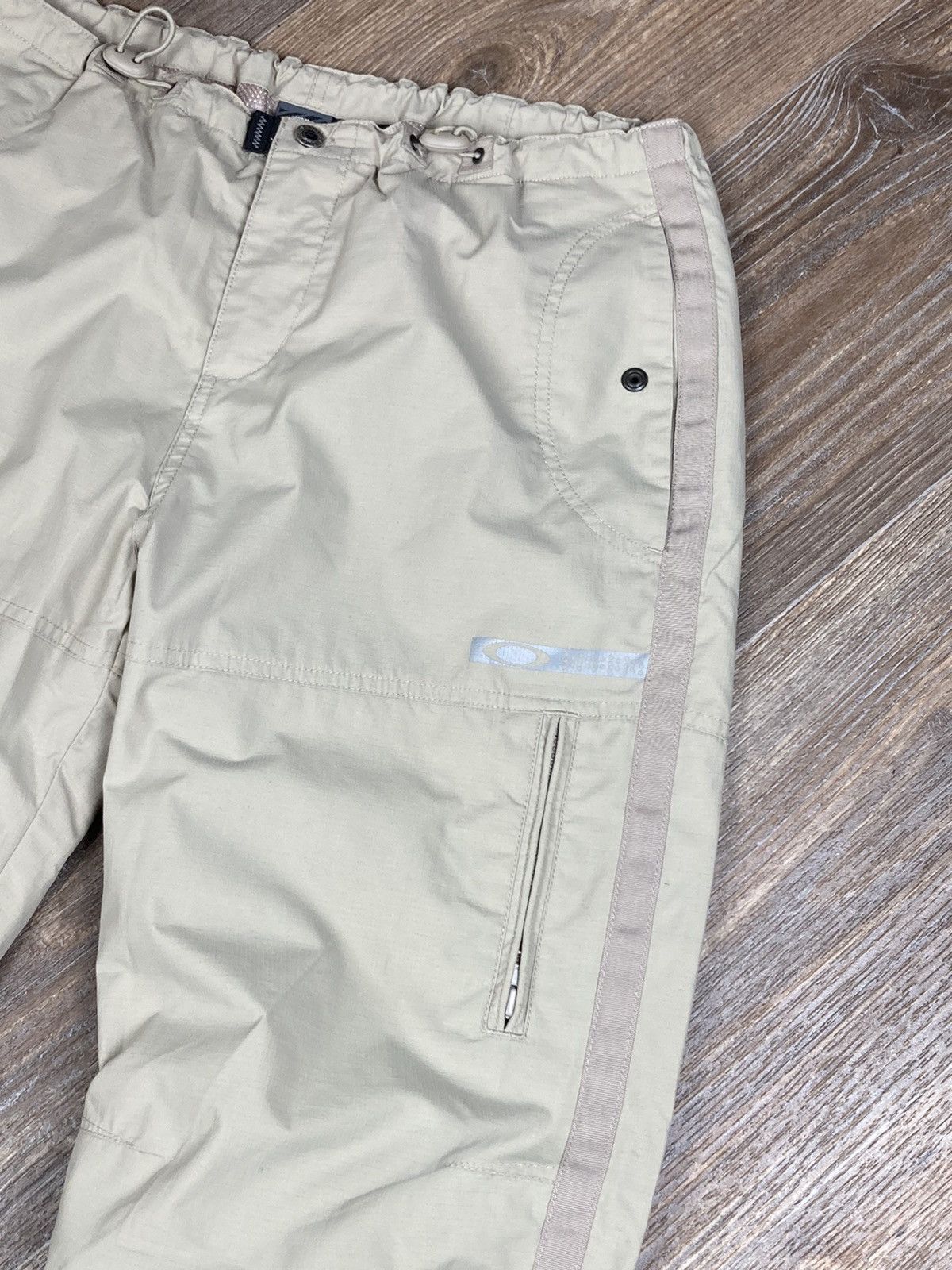 Oakley Vintage Oakley multi pocket nylon cargo shorts Size US 32 / EU 48 - 2 Thumbnail