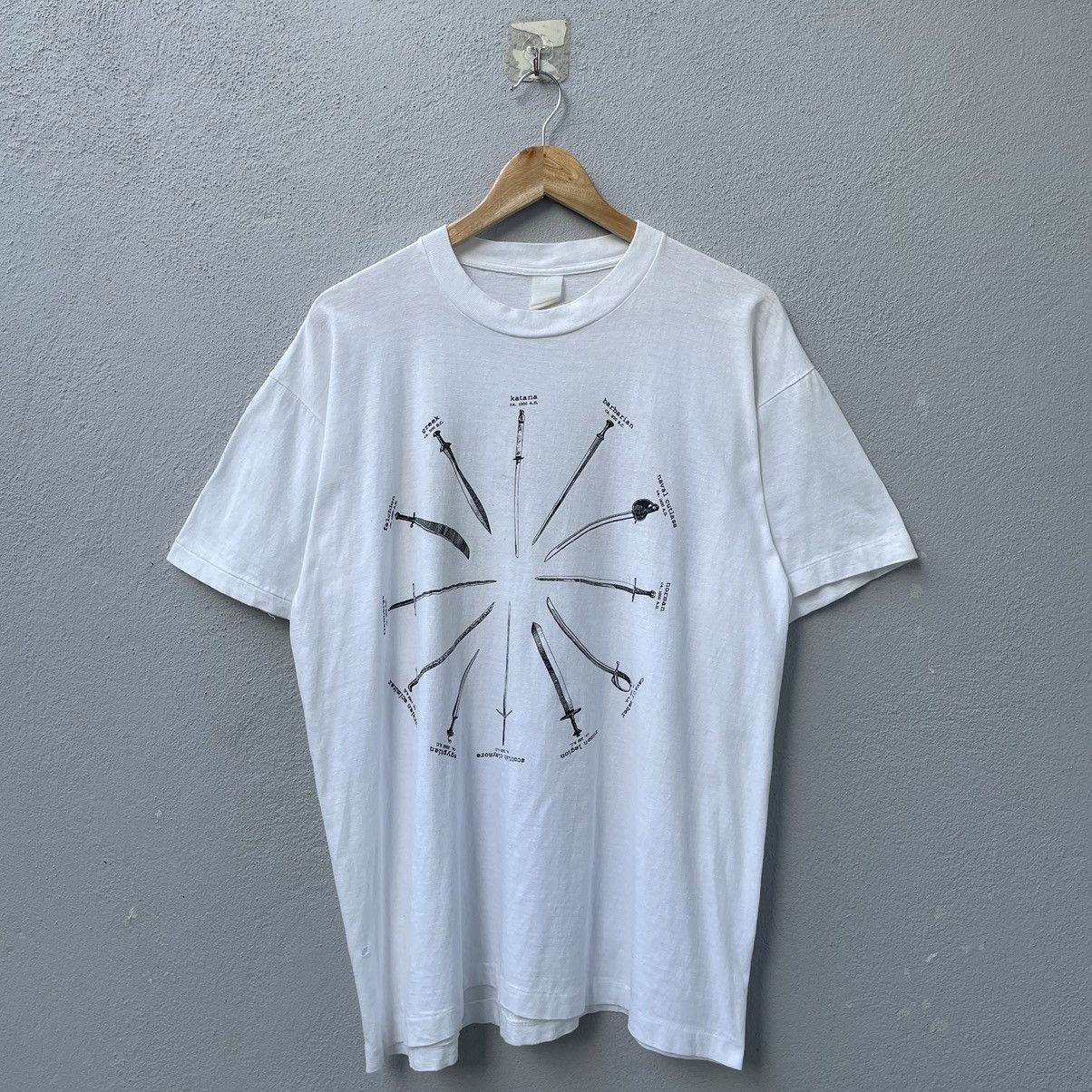 Vintage Vintage Highlander Sword Tee Shirt Size US L / EU 52-54 / 3 - 1 Thumbnail