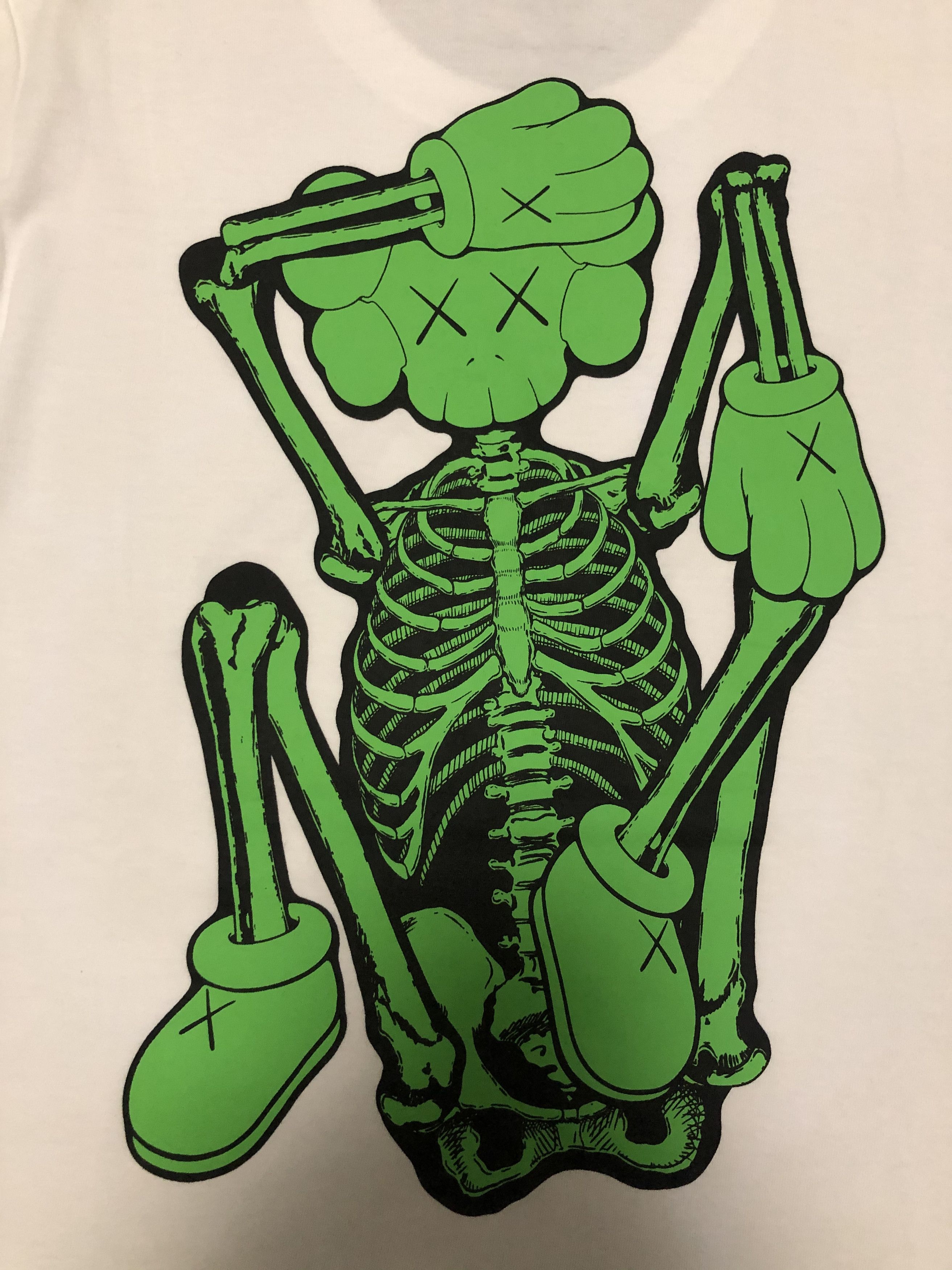 Kaws × Uniqlo KAWS x Uniqlo UT 2016 Spring/Summer Collection - Skeleton Size US L / EU 52-54 / 3 - 1 Thumbnail