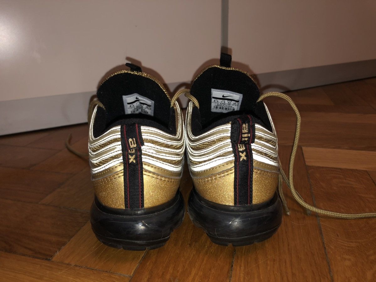 Nike Nike Air VaporMax 97 Metallic Gold Size US 8.5 / EU 41-42 - 10 Thumbnail
