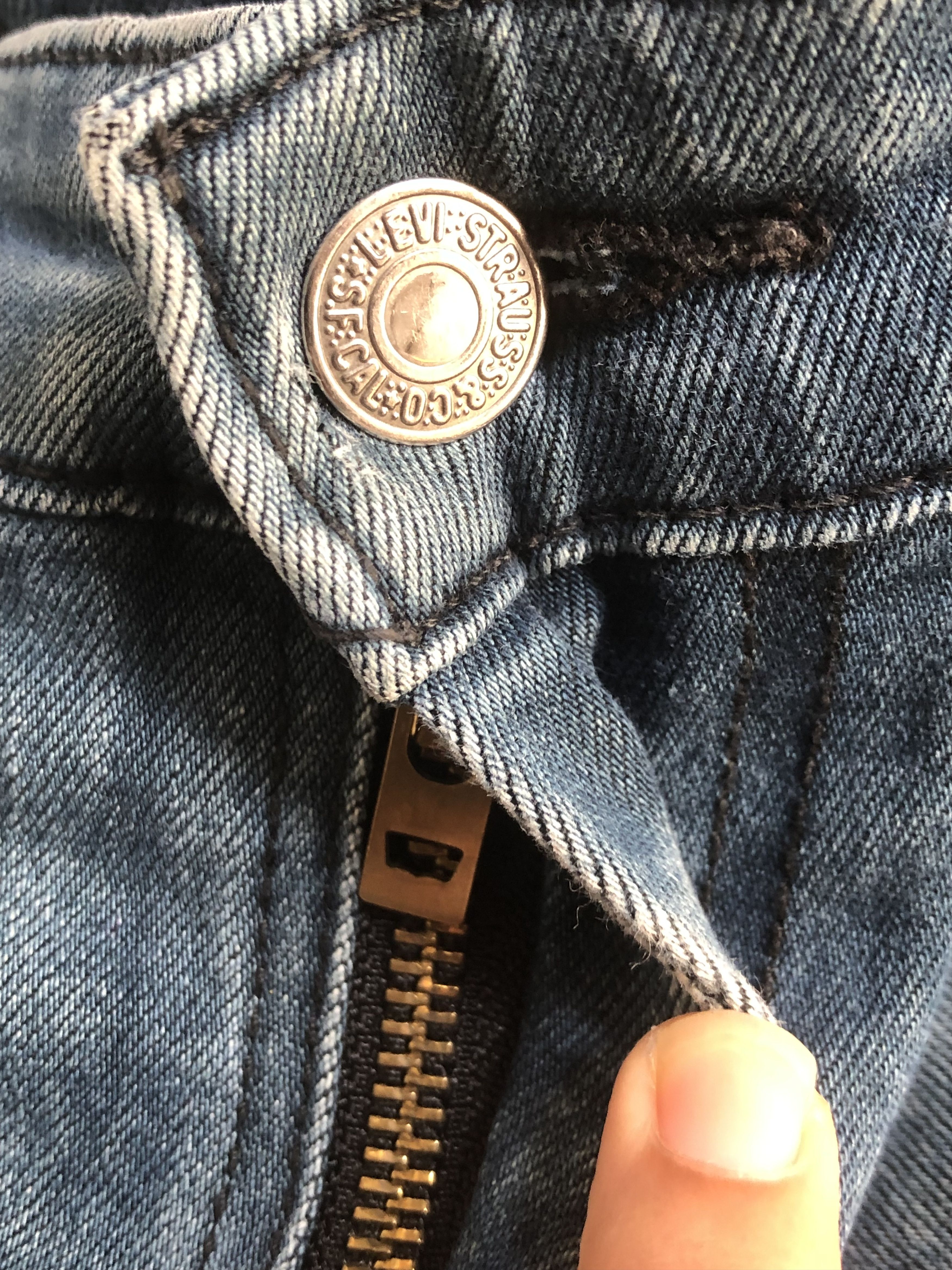 Levis 511 Distressed Denim Slim Jean L543