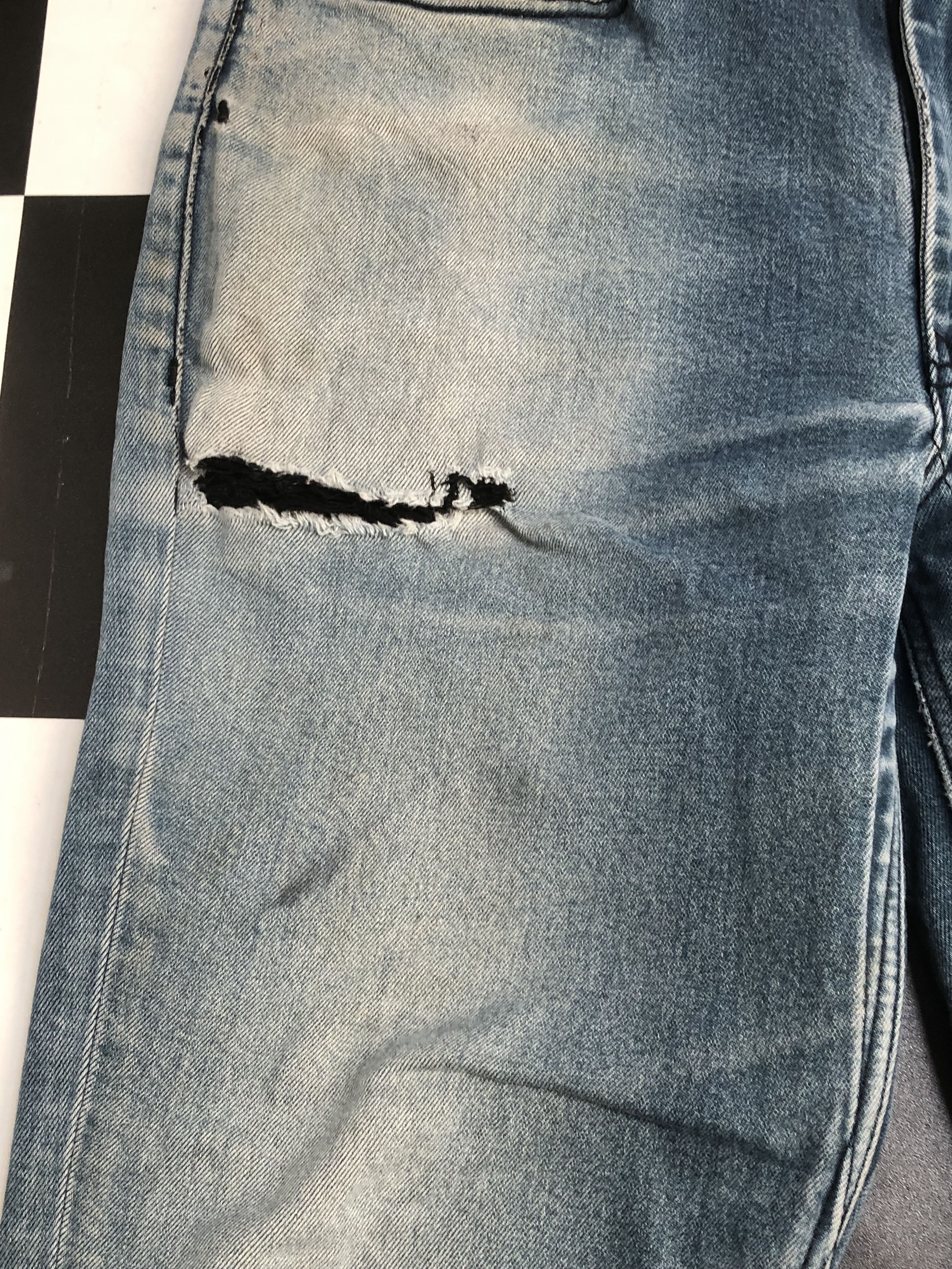 Levis 511 Distressed Denim Slim Jean L543