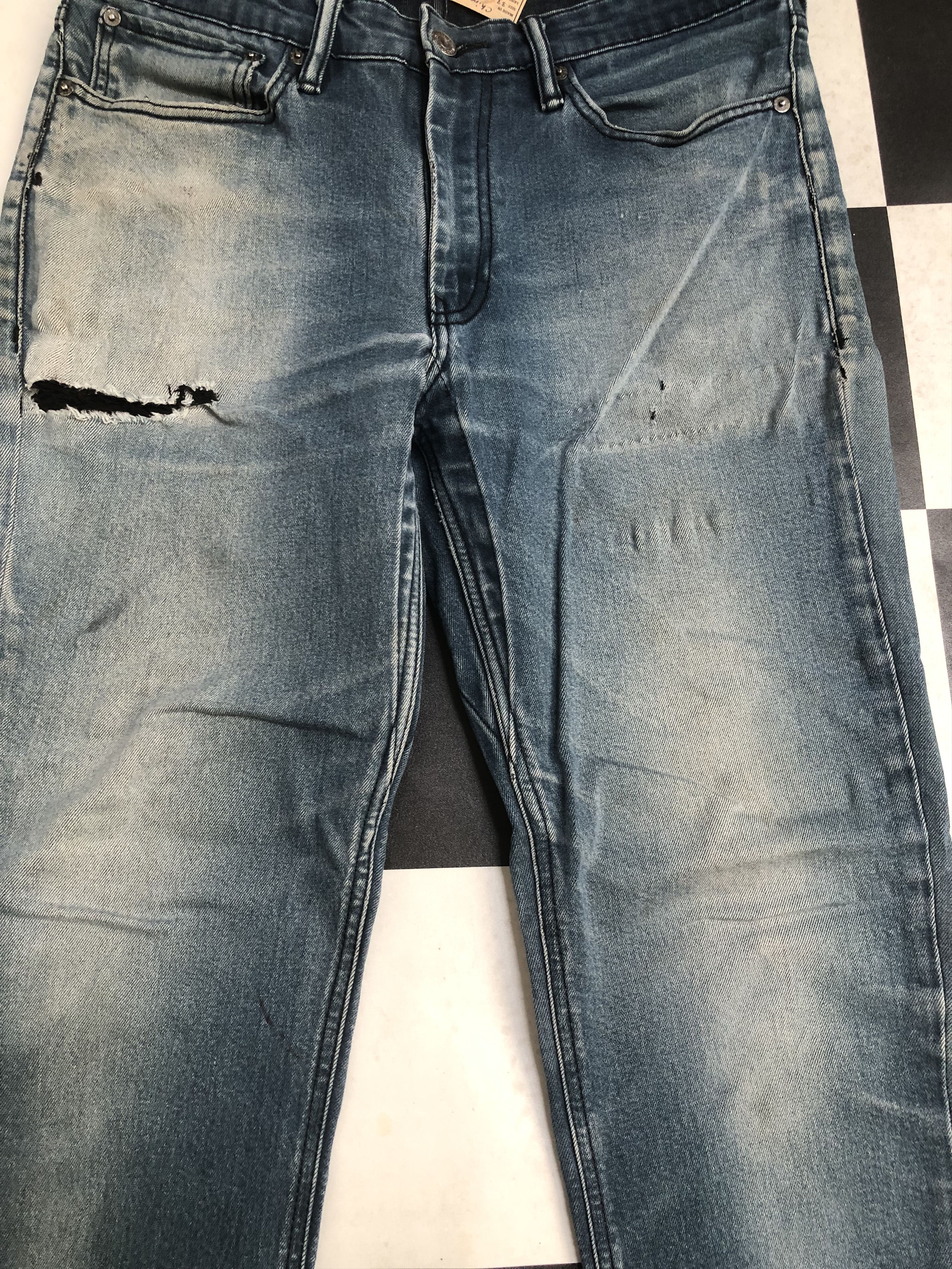 Levis 511 Distressed Denim Slim Jean L543