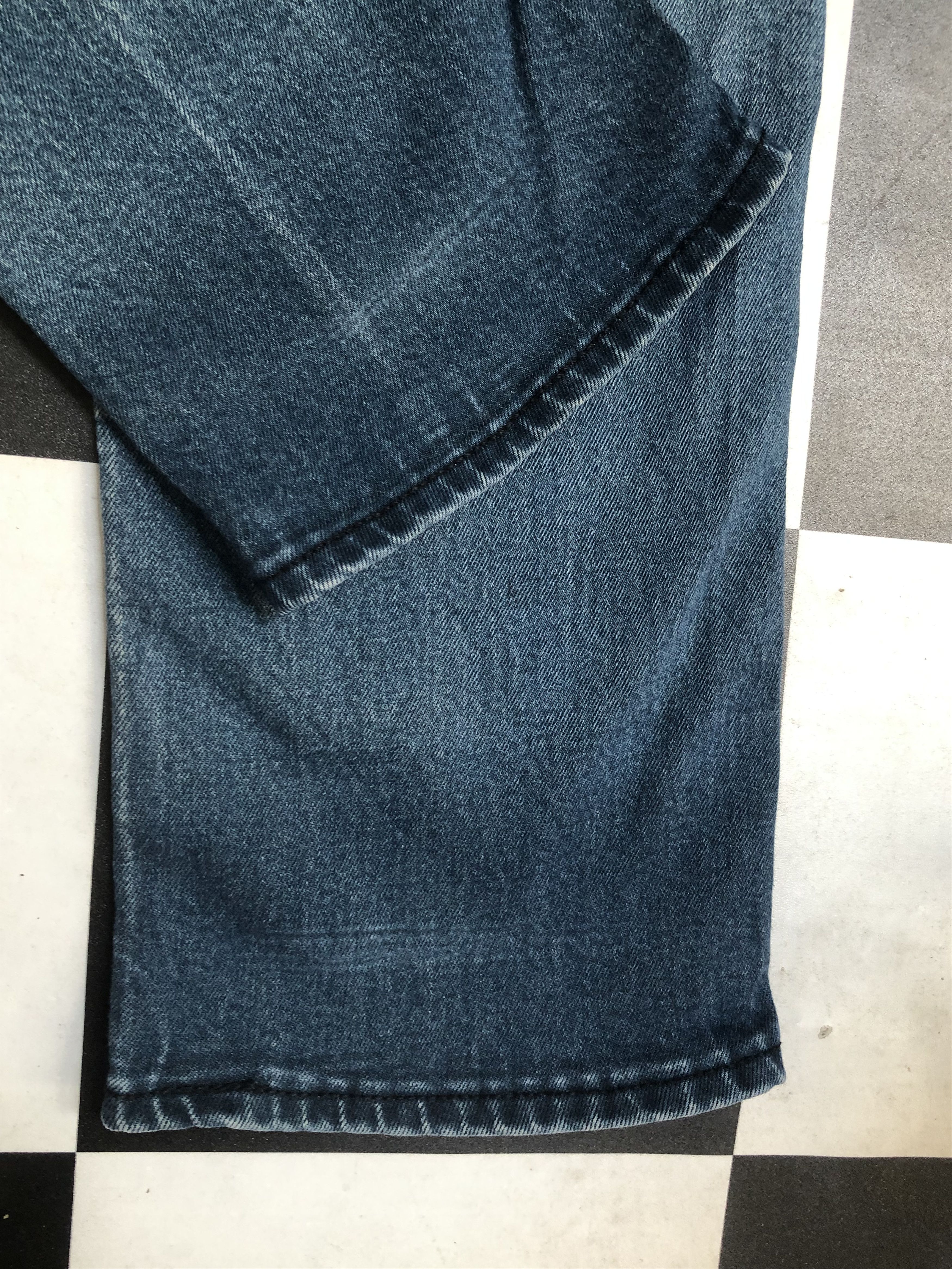 Levis 511 Distressed Denim Slim Jean L543