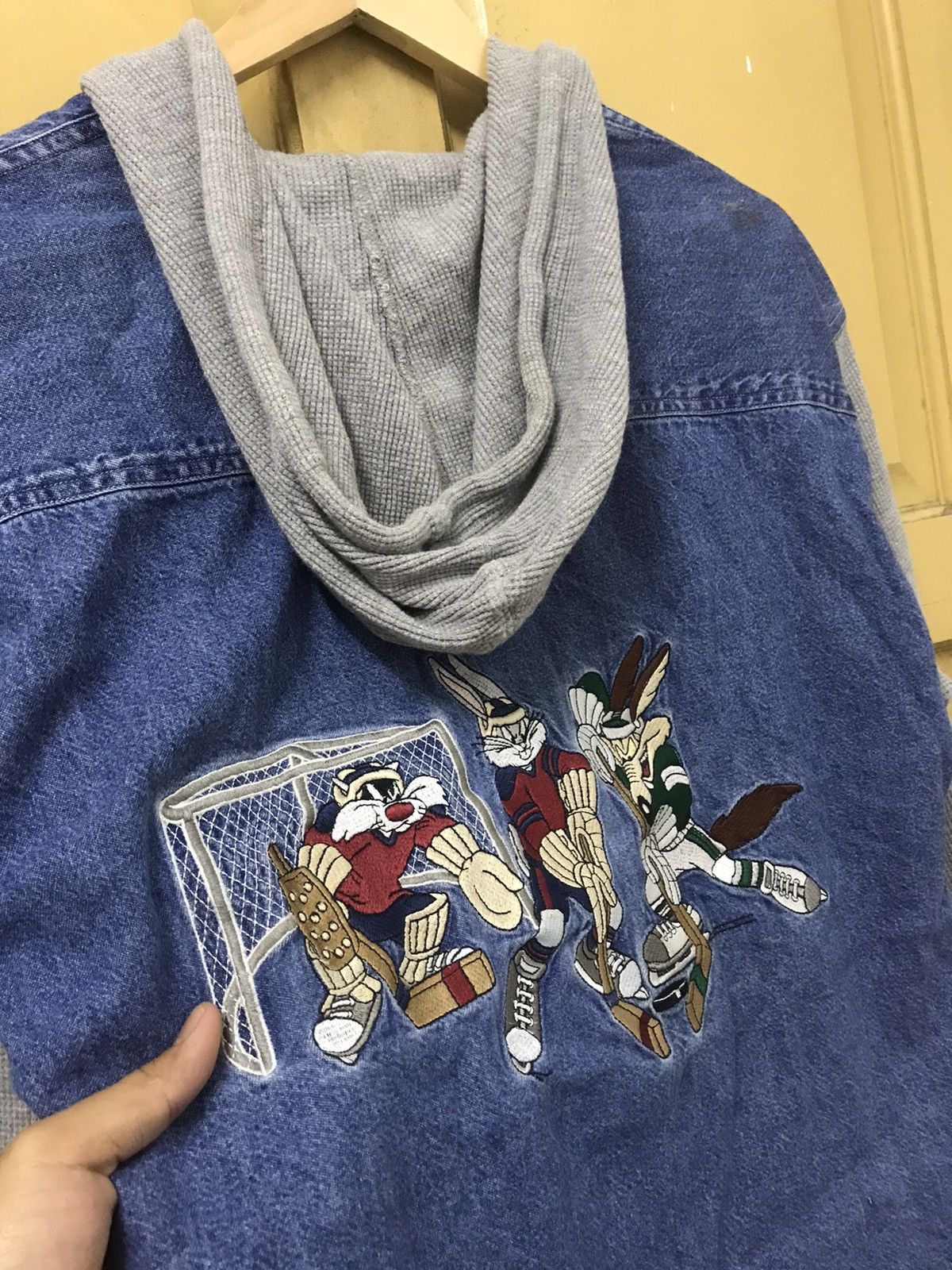 Vintage Vintage 90s Warner Bros Denim Button Up Shirt Hoodie Size US L / EU 52-54 / 3 - 13 Thumbnail