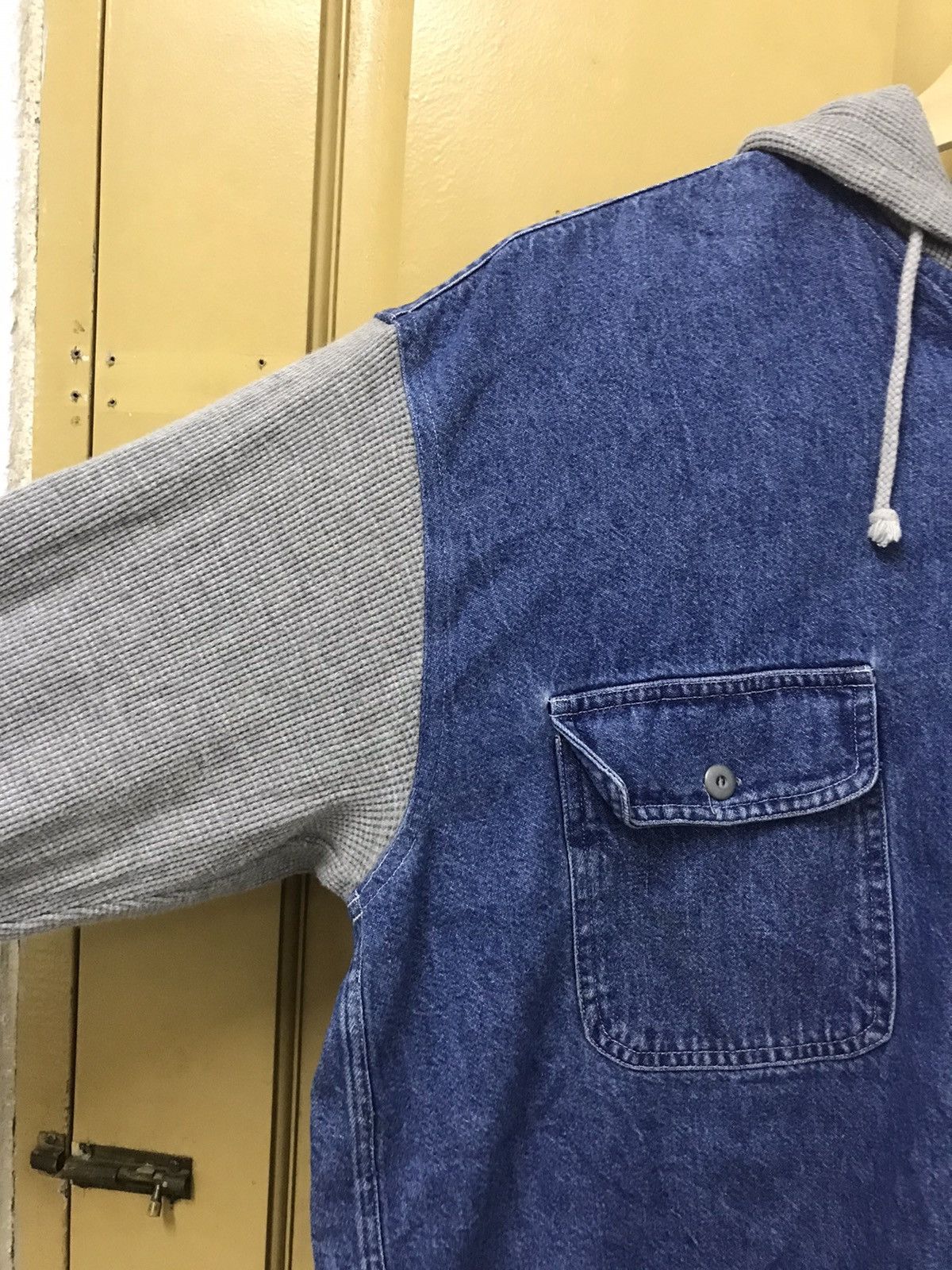 Vintage Vintage 90s Warner Bros Denim Button Up Shirt Hoodie Size US L / EU 52-54 / 3 - 5 Thumbnail
