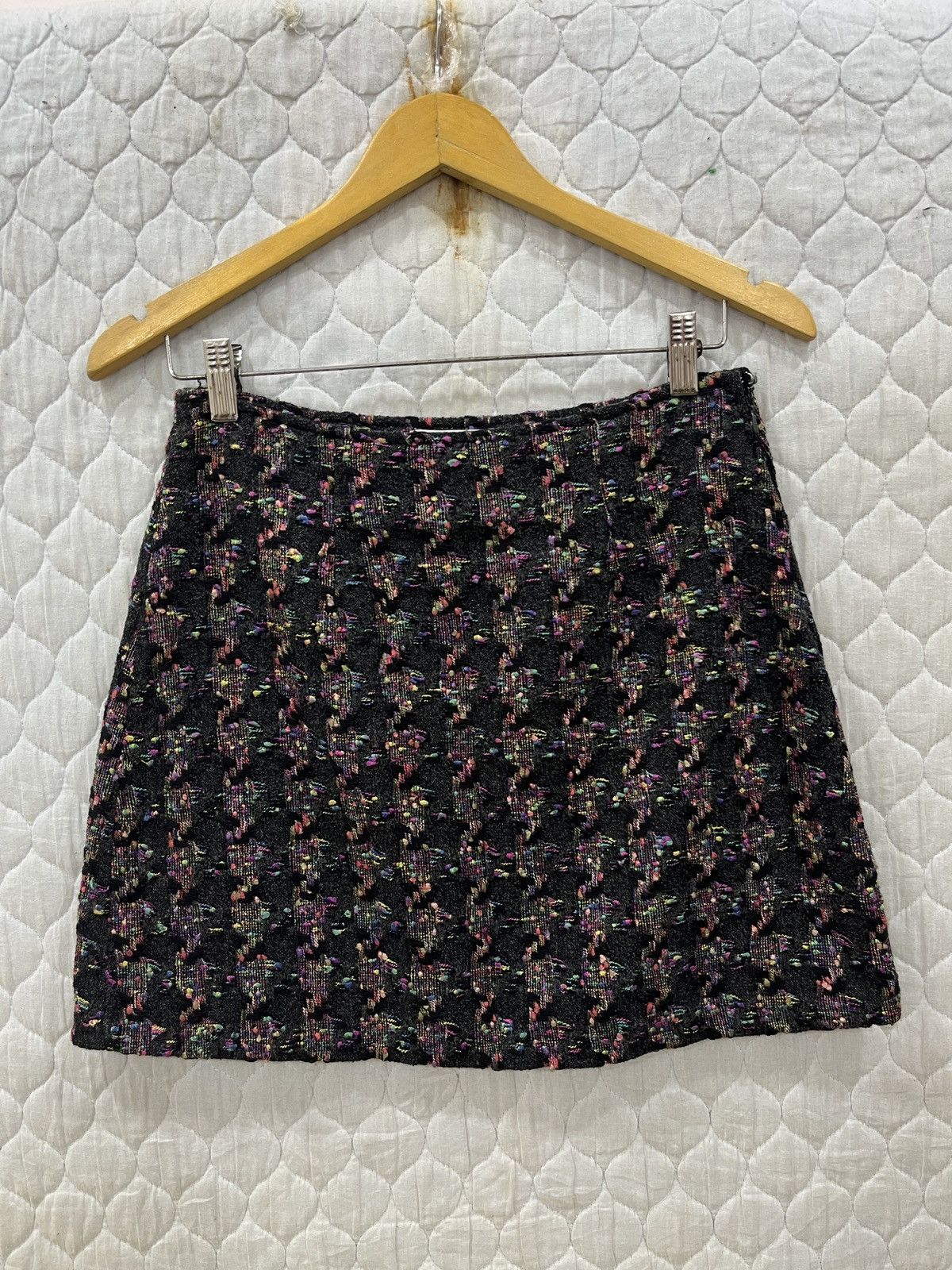 (Vvv). UNITED COLORS OF BENETTON TWEED SKIRTS