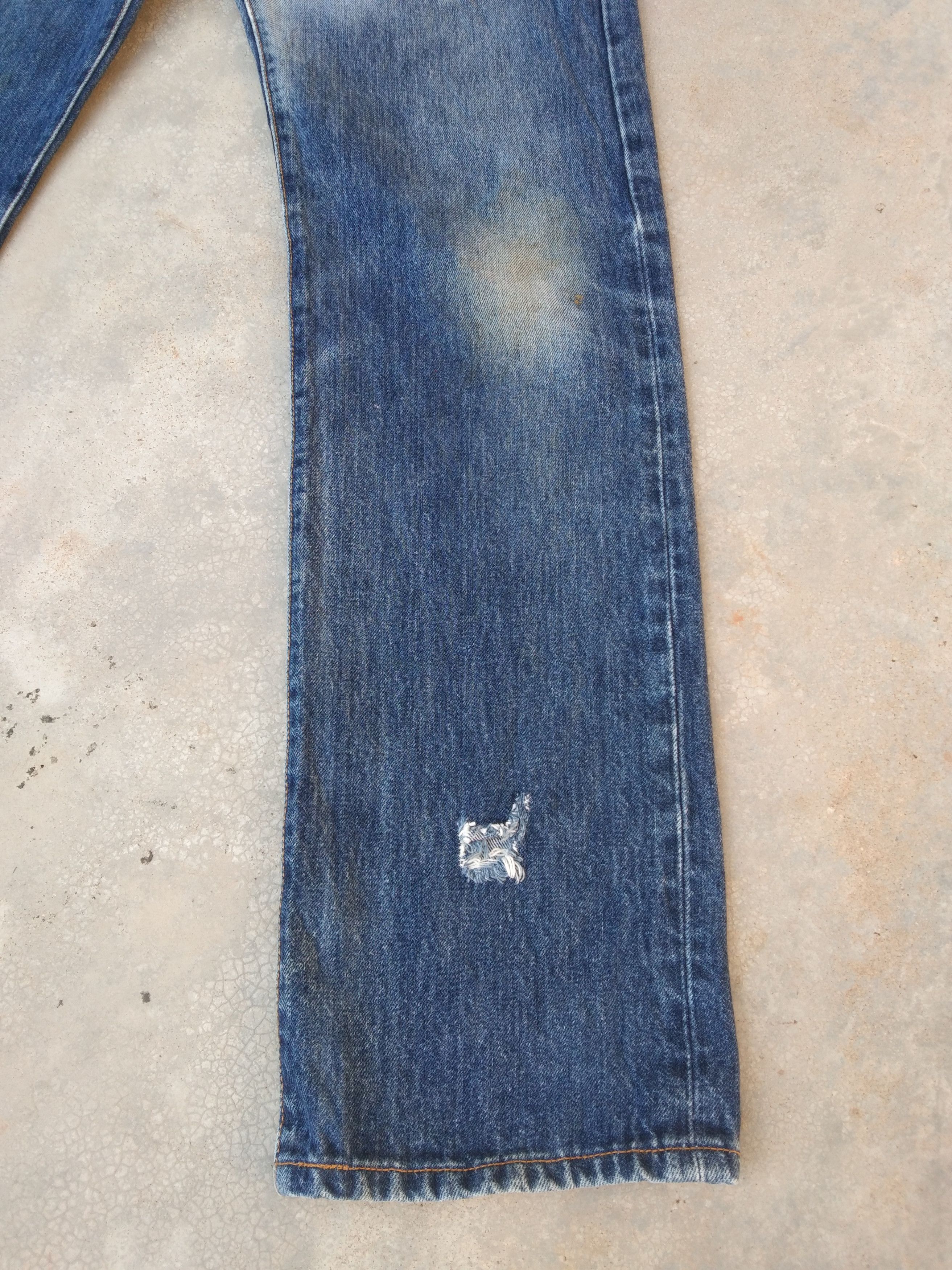 Levi's Vintage Levi's 501 Faded Blue Distressed Jeans 32x32 Size US 32 / EU 48 - 5 Thumbnail