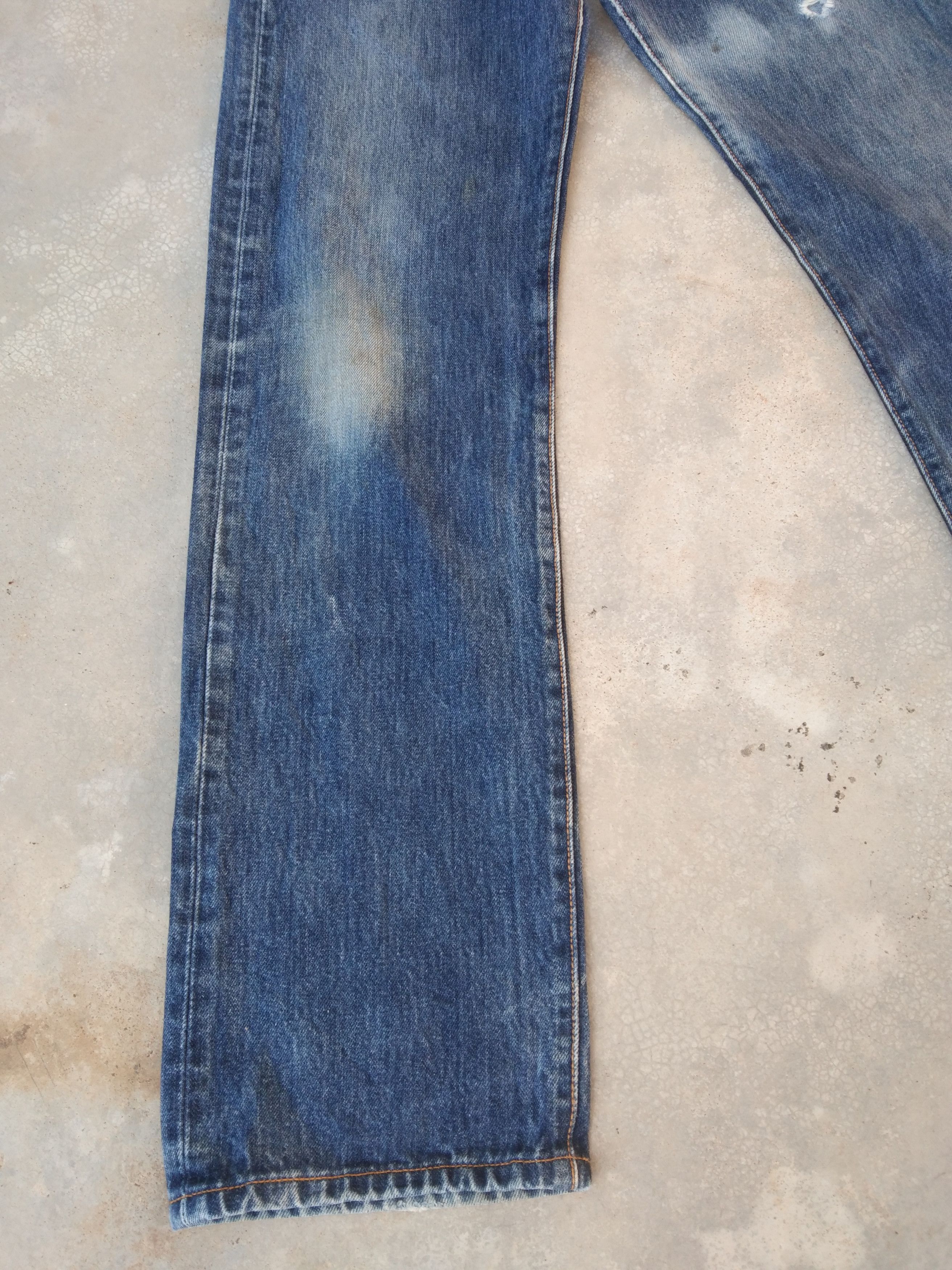 Levi's Vintage Levi's 501 Faded Blue Distressed Jeans 32x32 Size US 32 / EU 48 - 4 Thumbnail