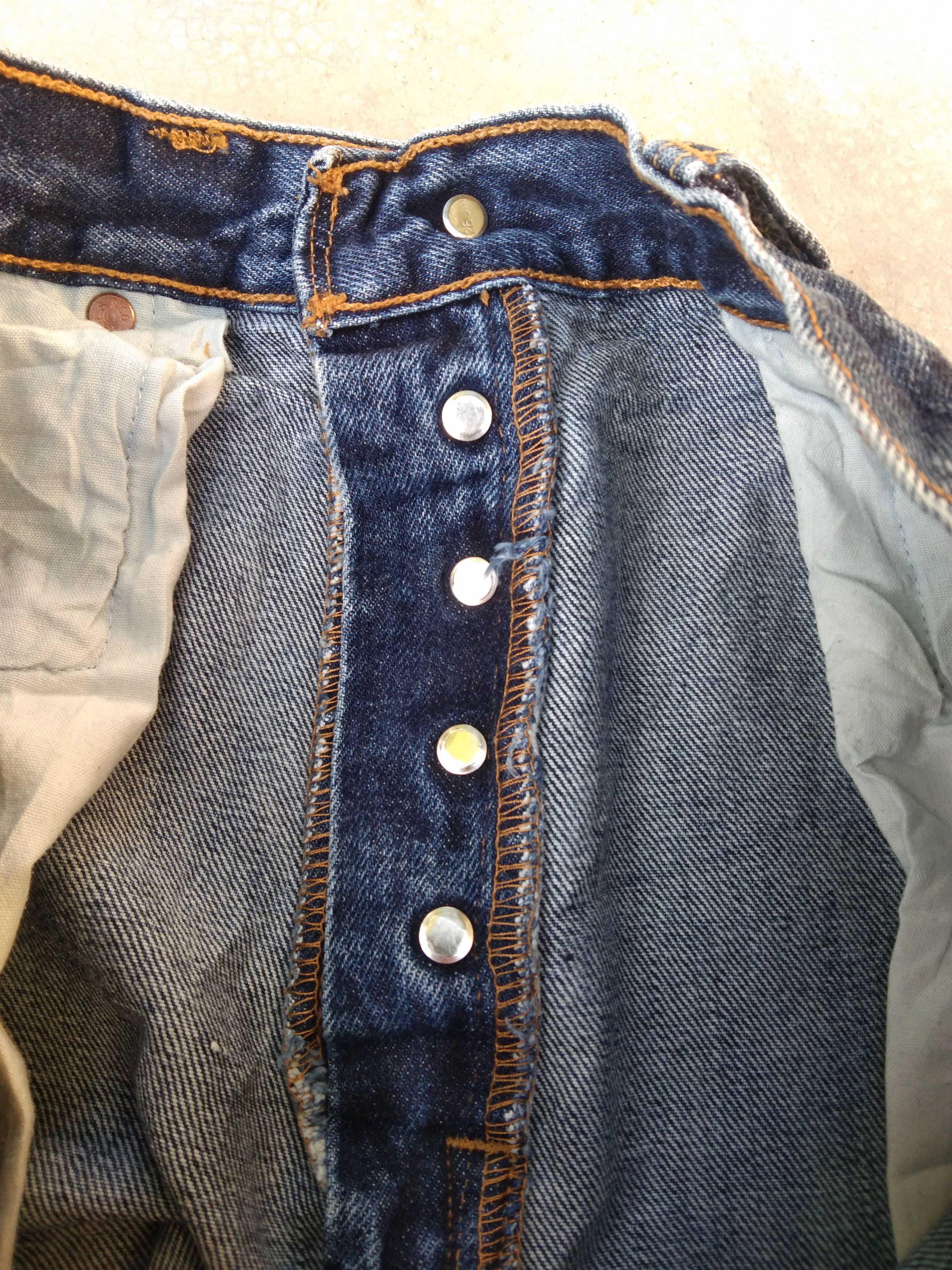 Levi's Vintage Levi's 501 Faded Blue Distressed Jeans 32x32 Size US 32 / EU 48 - 7 Thumbnail