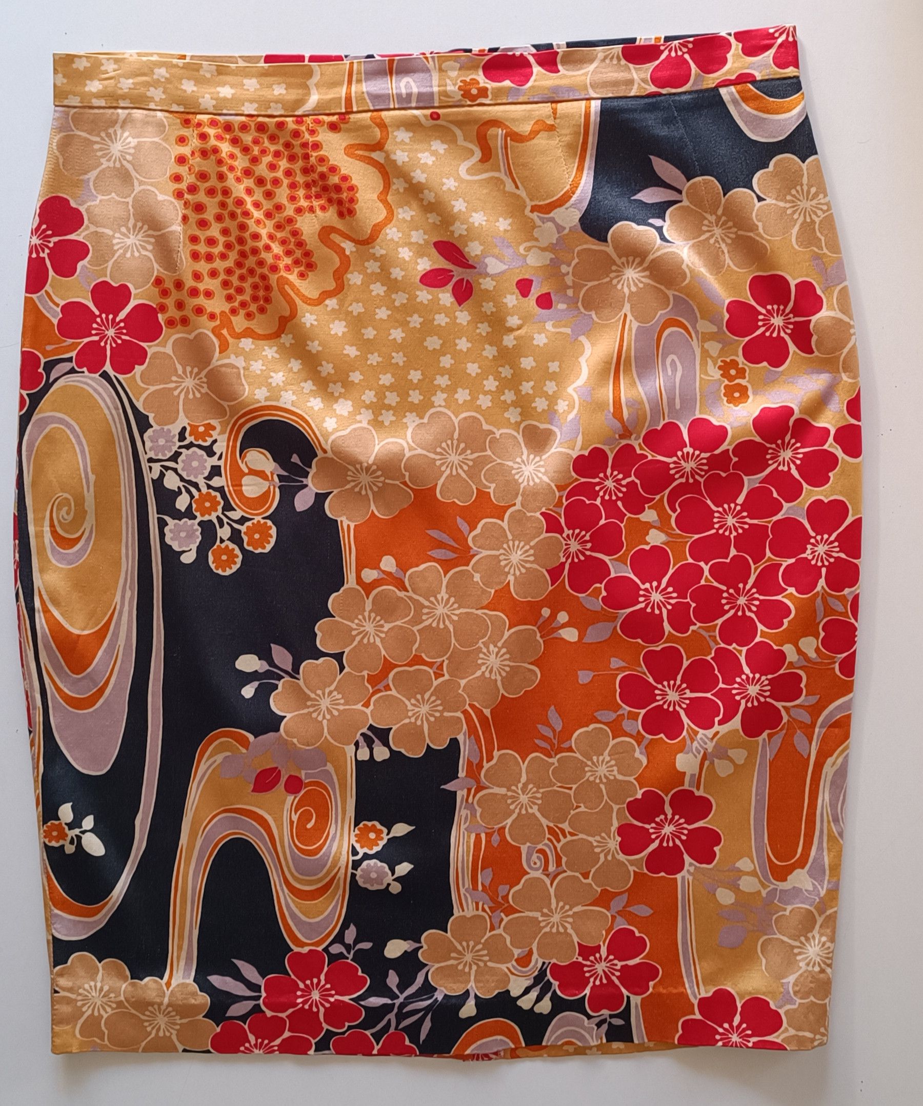 Midi skirt in satin material