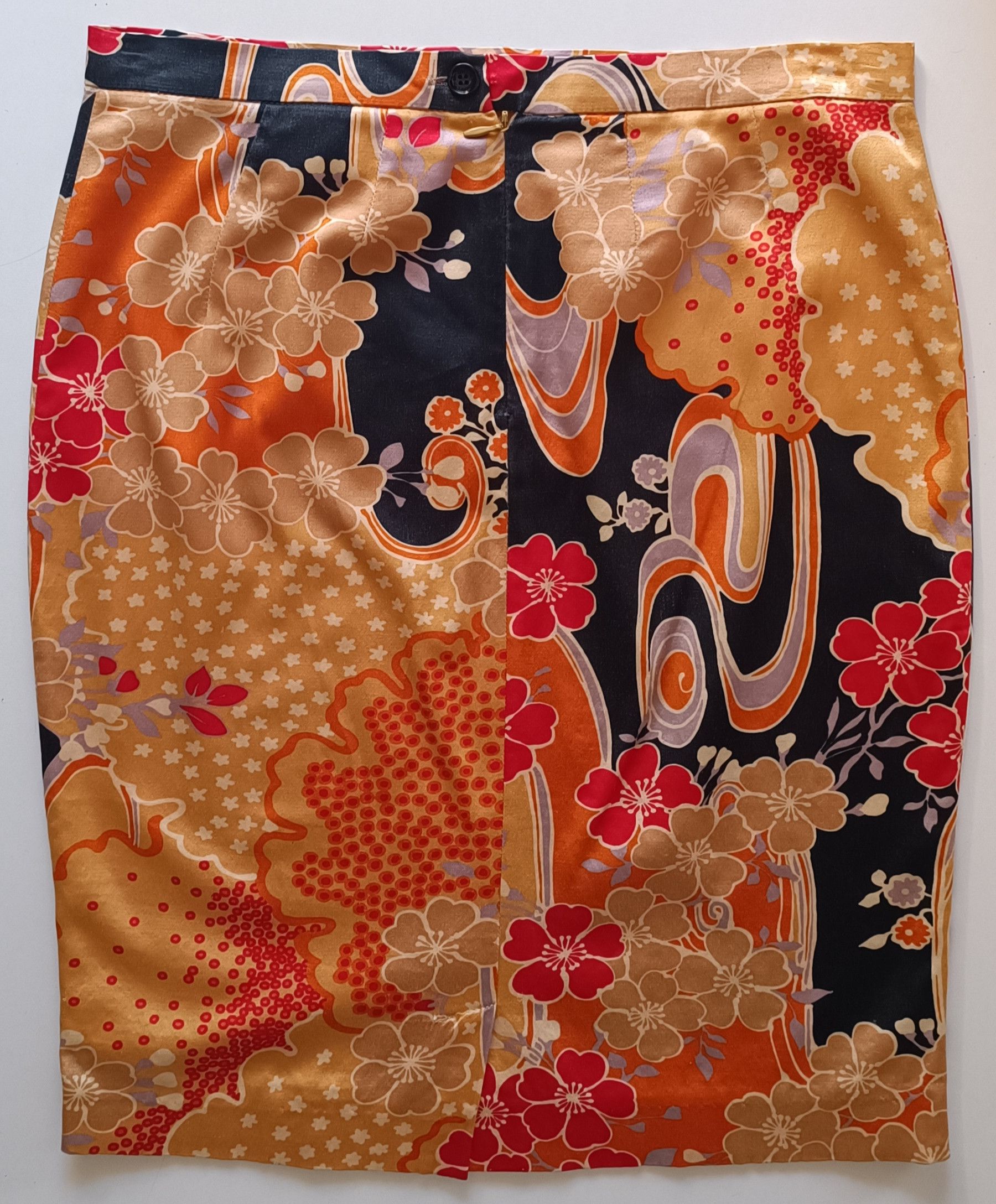 Midi skirt in satin material