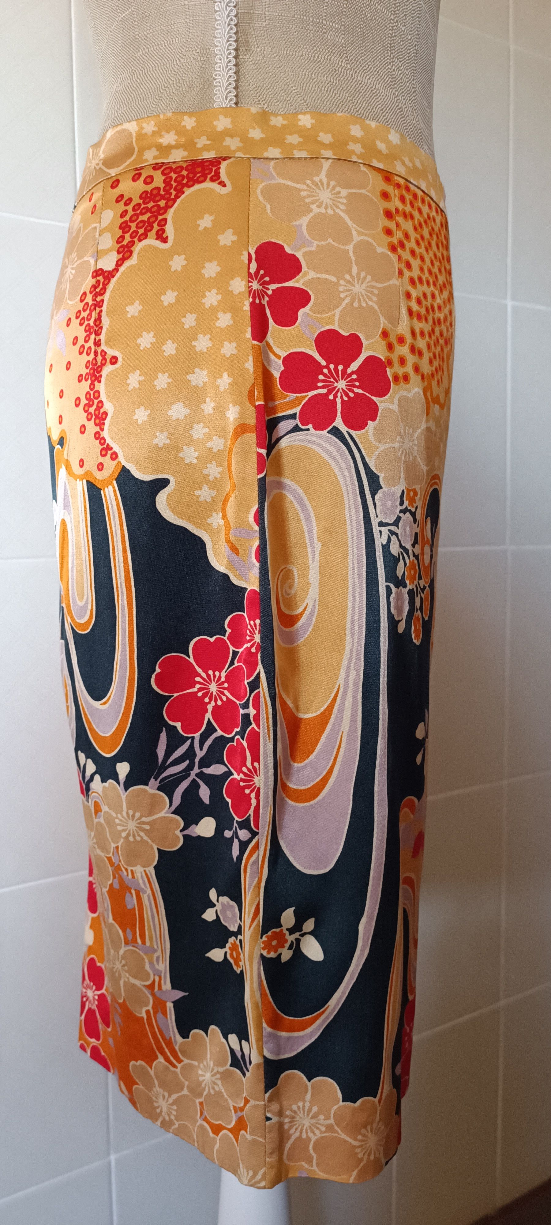 Midi skirt in satin material